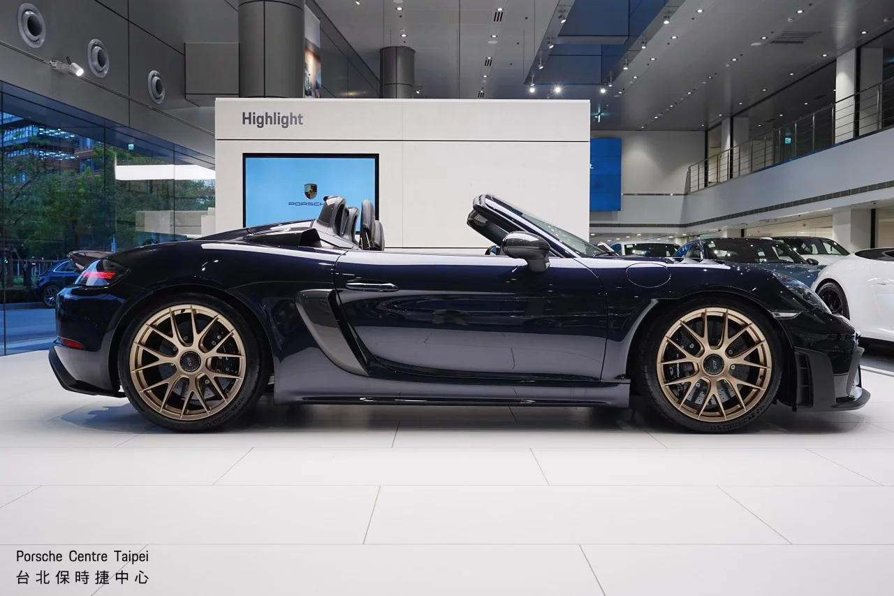 Carbon Black Porsche 718 Spyder RS