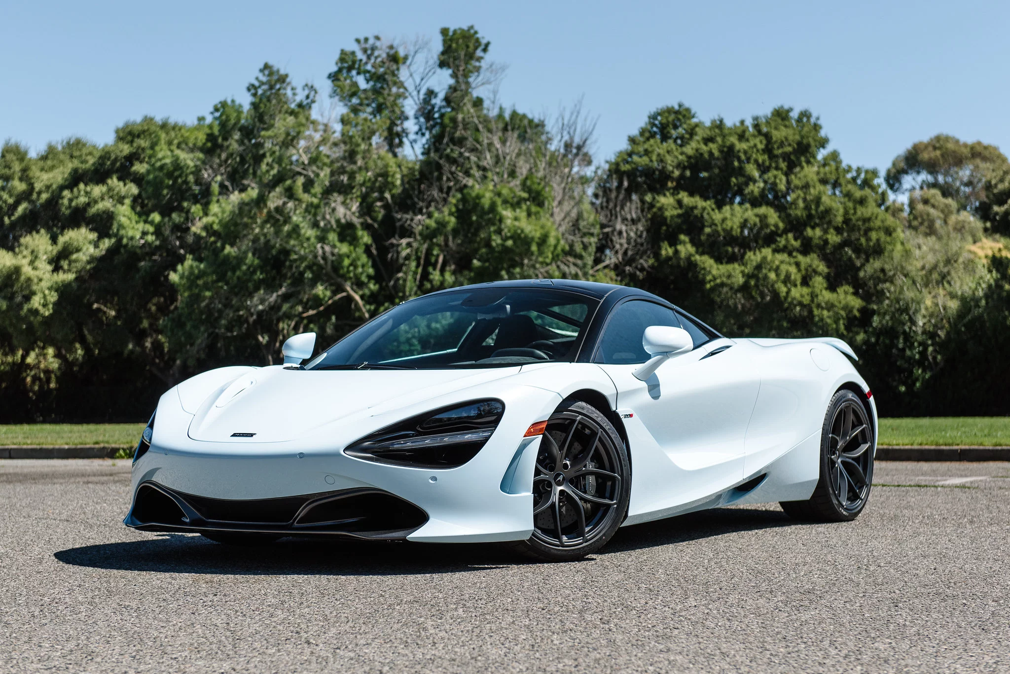 Muriwai White McLaren 720S