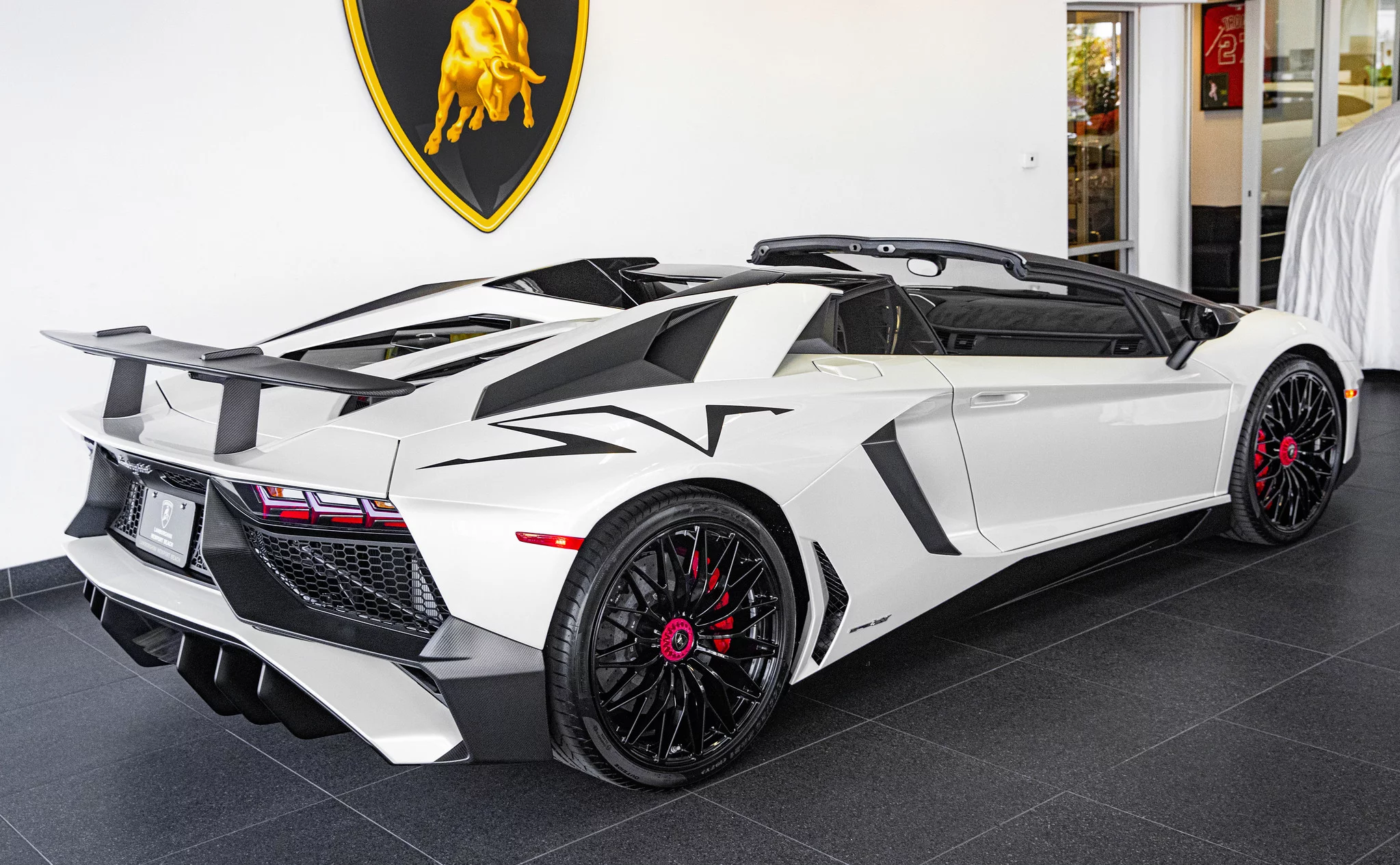 Balloon White Lamborghini Aventador
