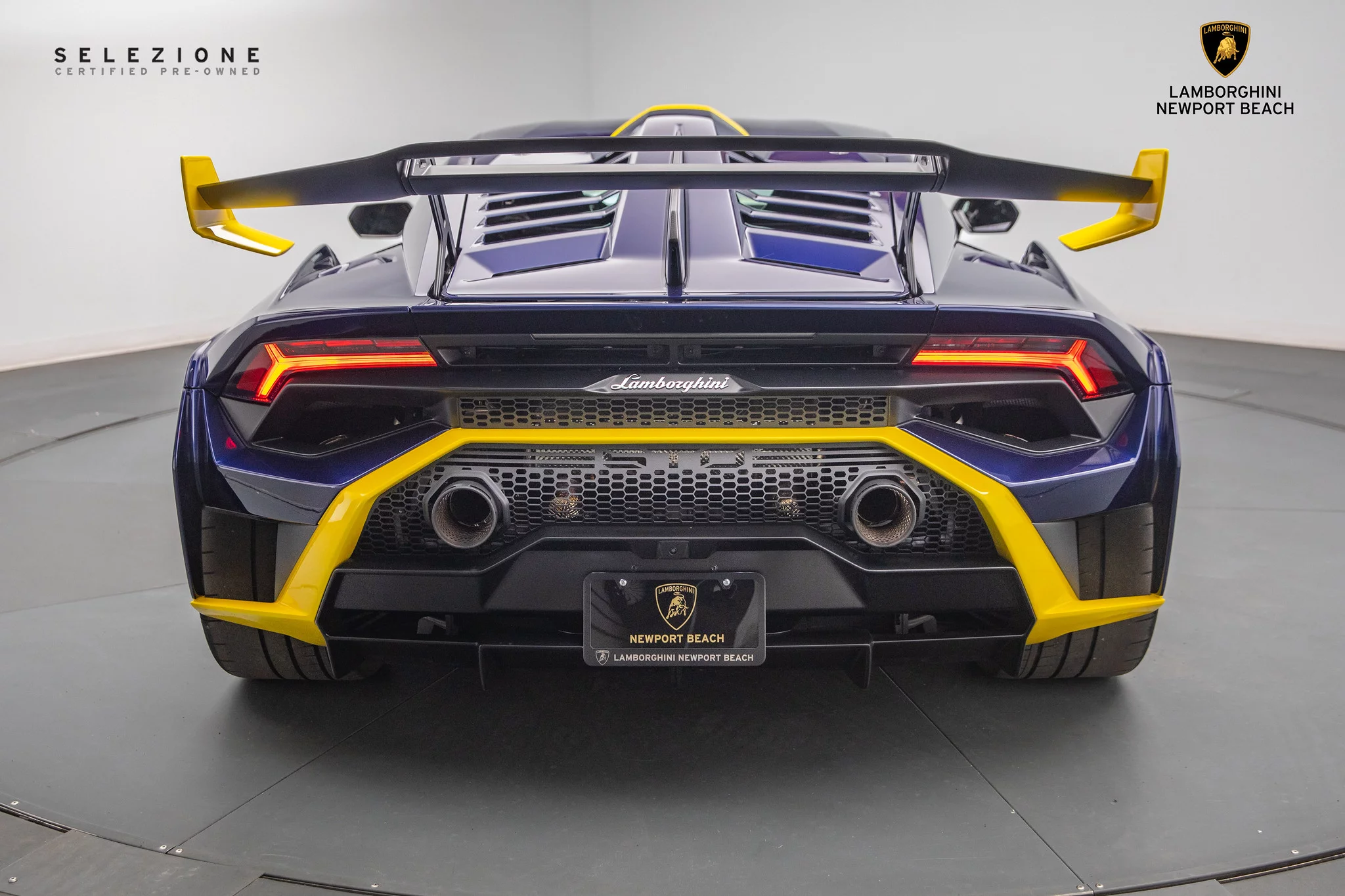Blu Astraeus Lamborghini Huracán
