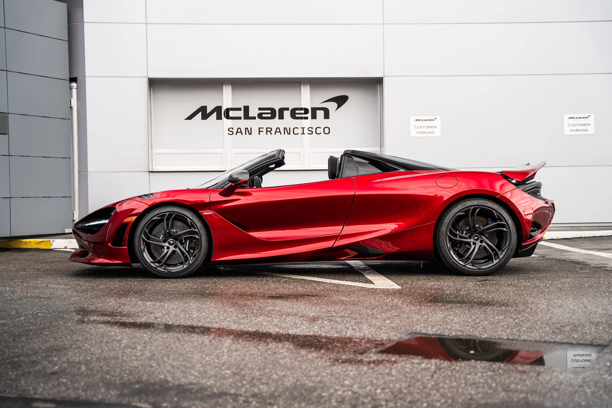 Volcano Red McLaren 750S