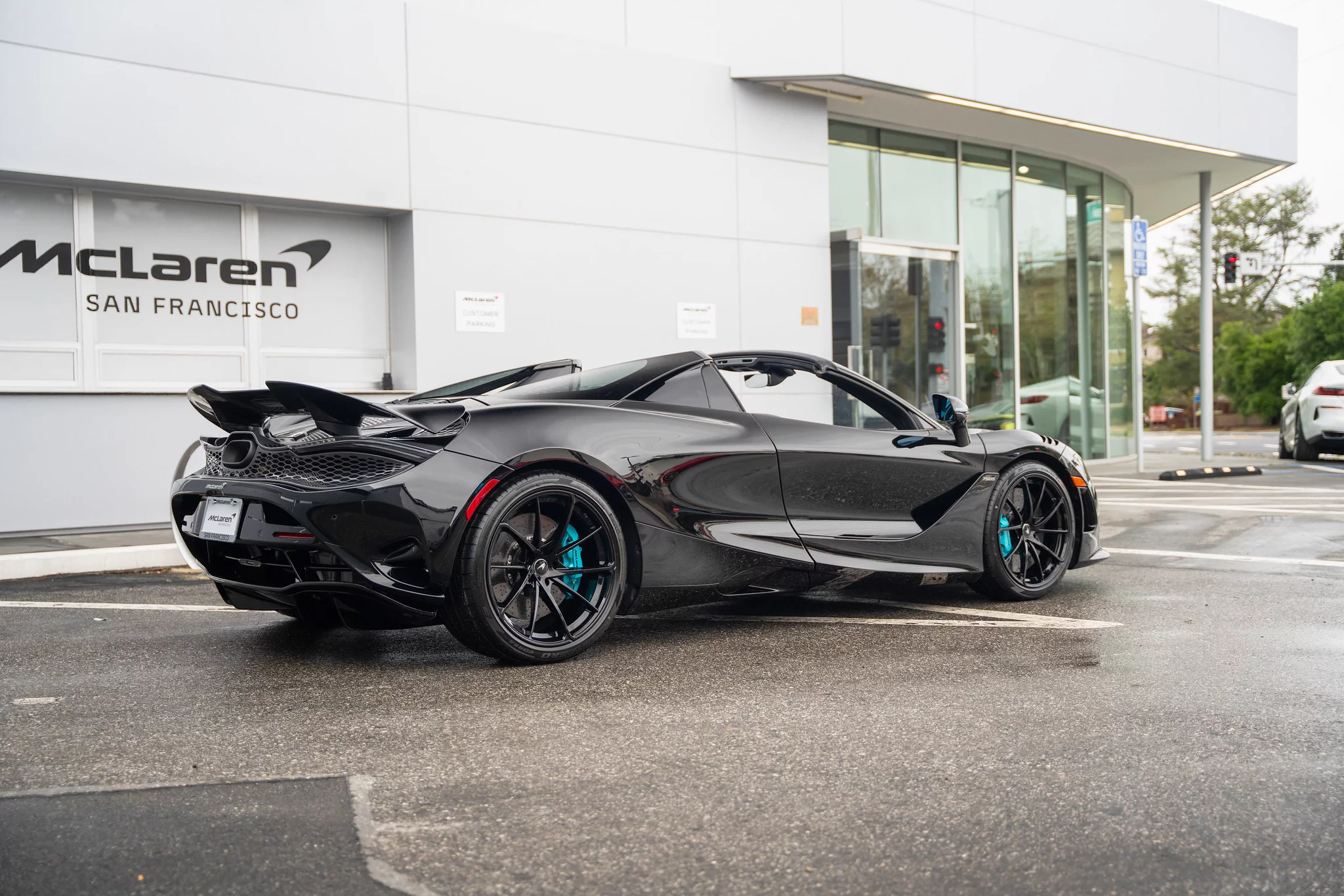 Pure Black McLaren 750S