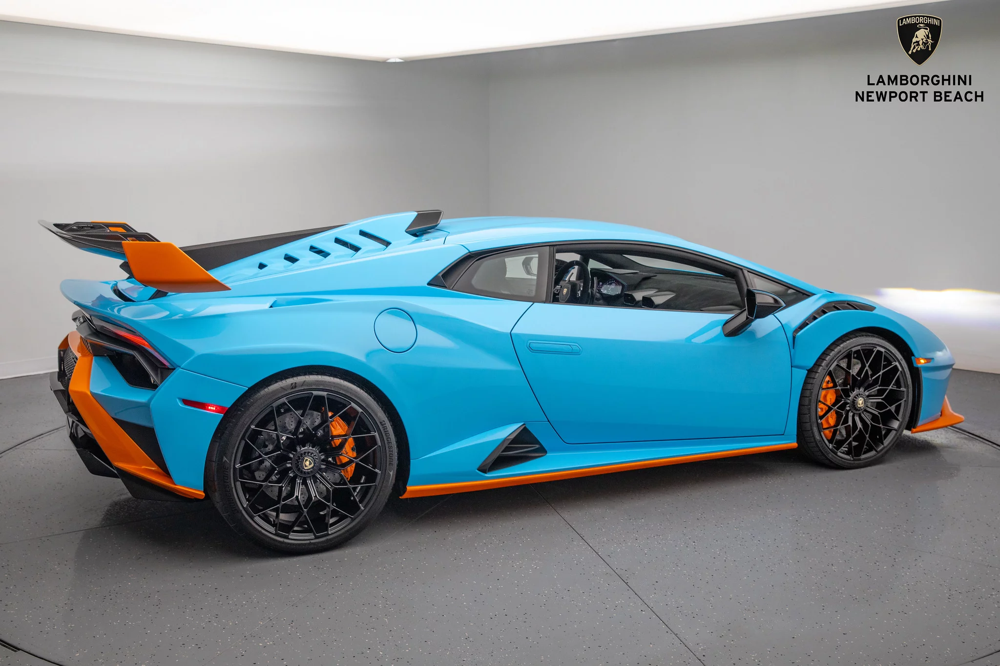 Blu Laufey Lamborghini Huracán