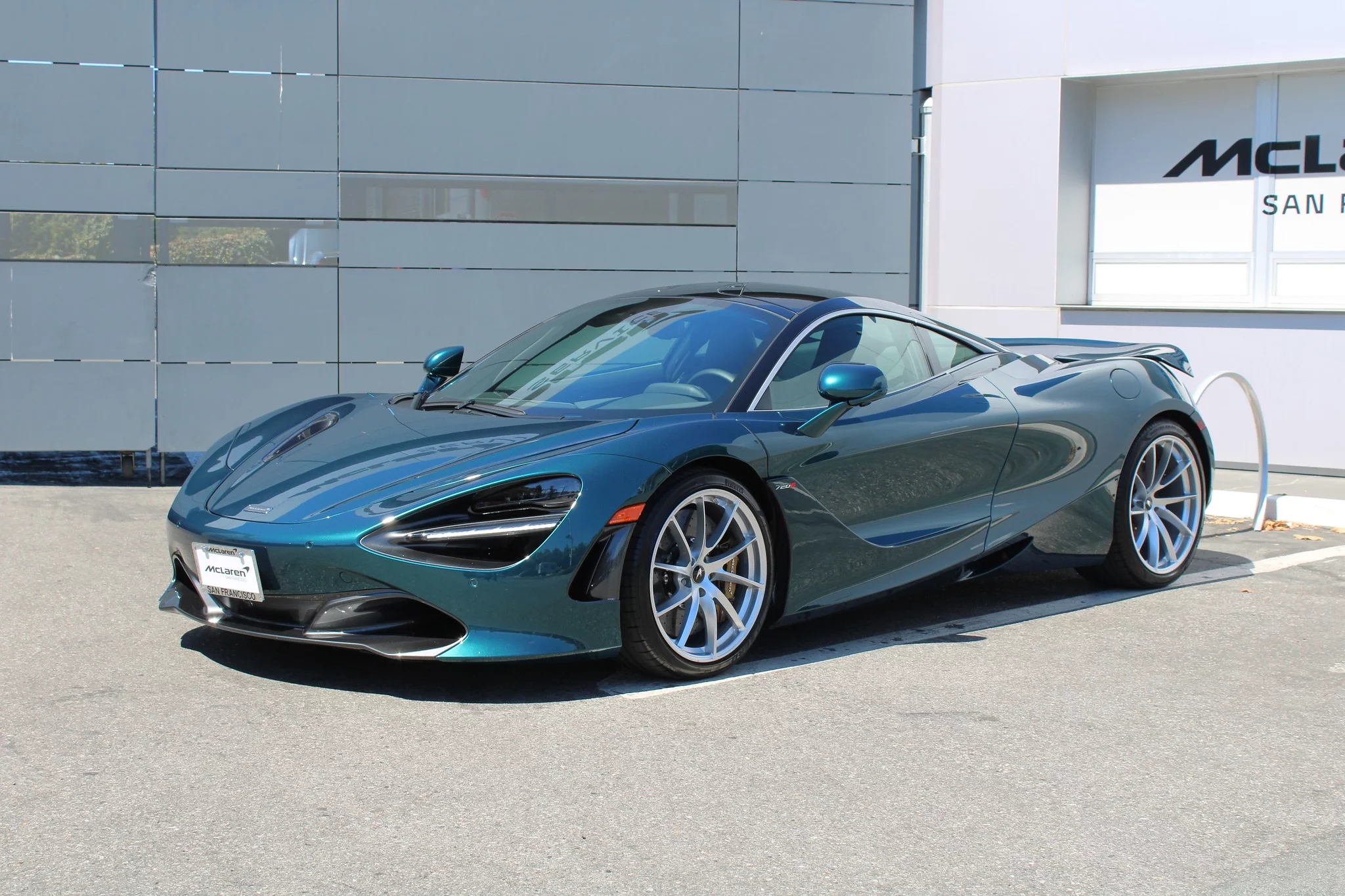 Serpentine McLaren 720S