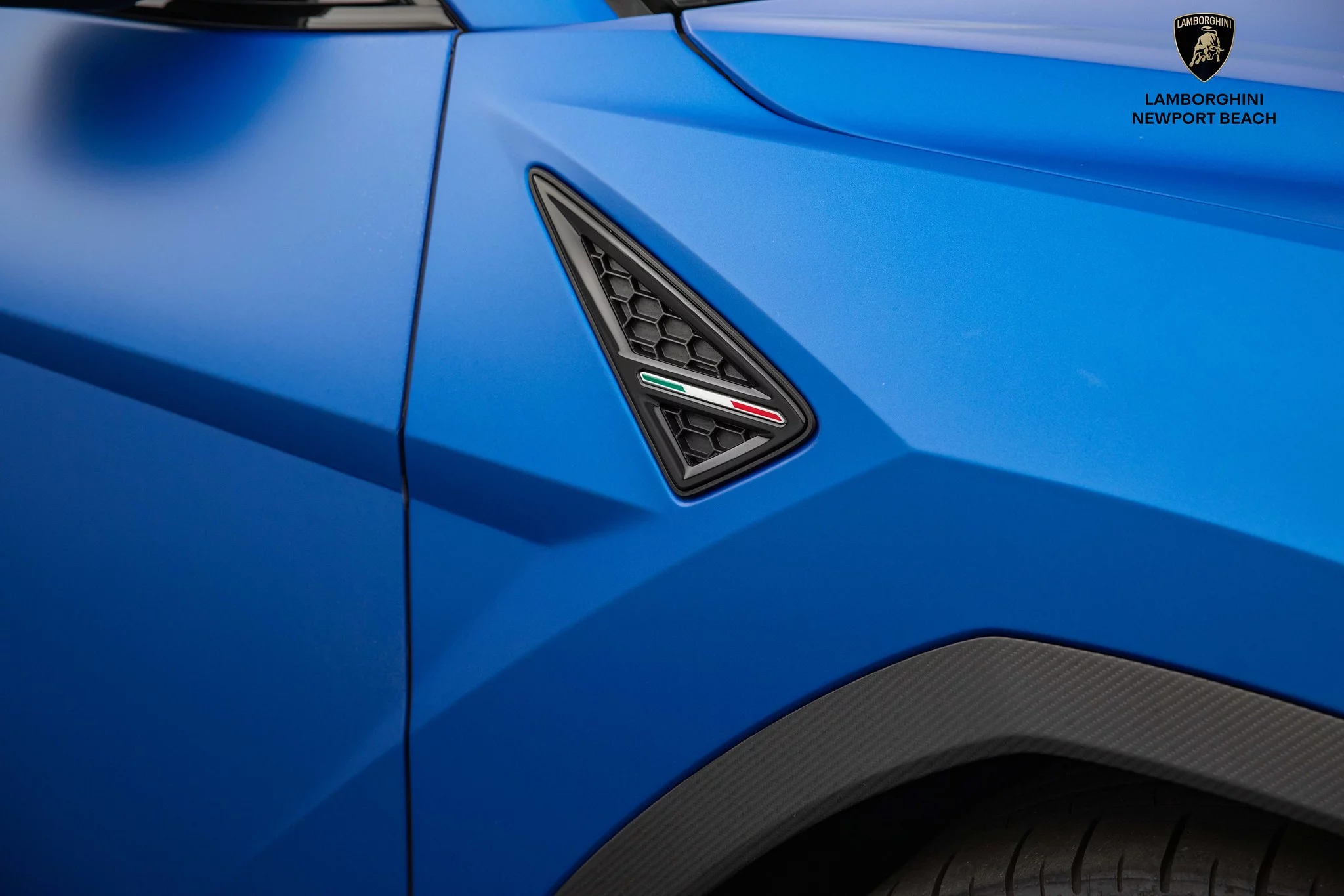 Blu Eleos Matte Lamborghini Urus