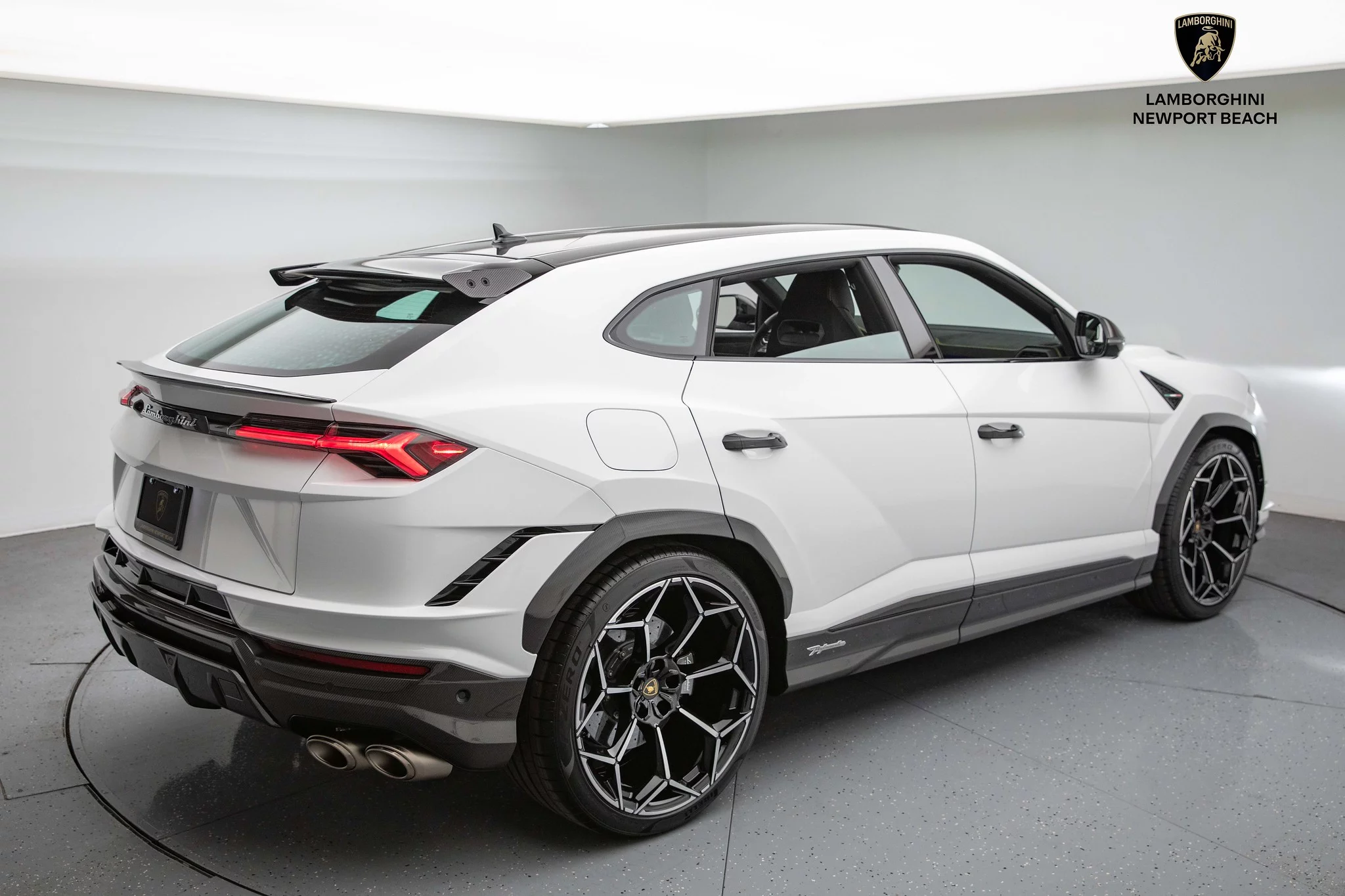 Bianco Monocerus Lamborghini Urus