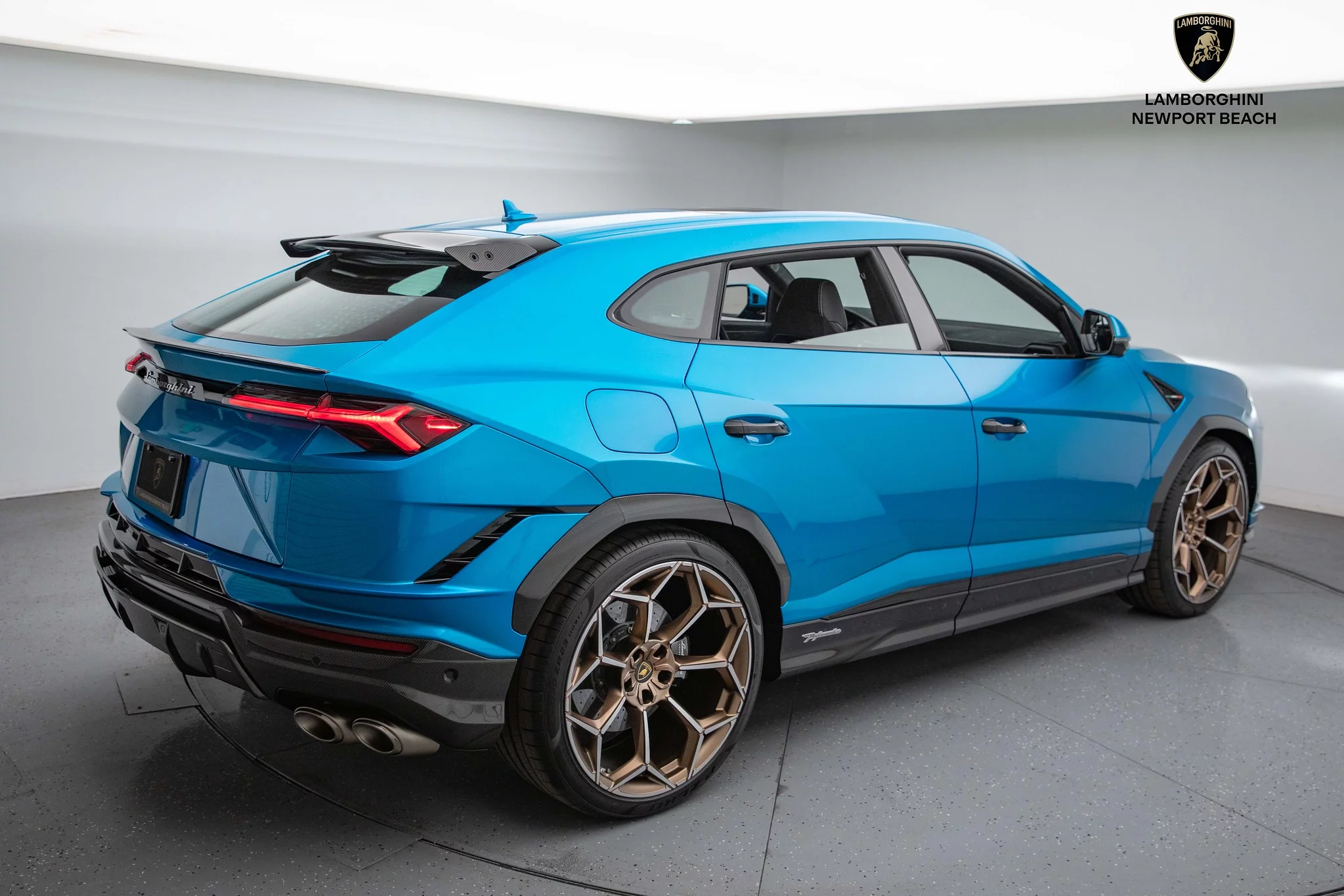 Blu Uranus Lamborghini Urus
