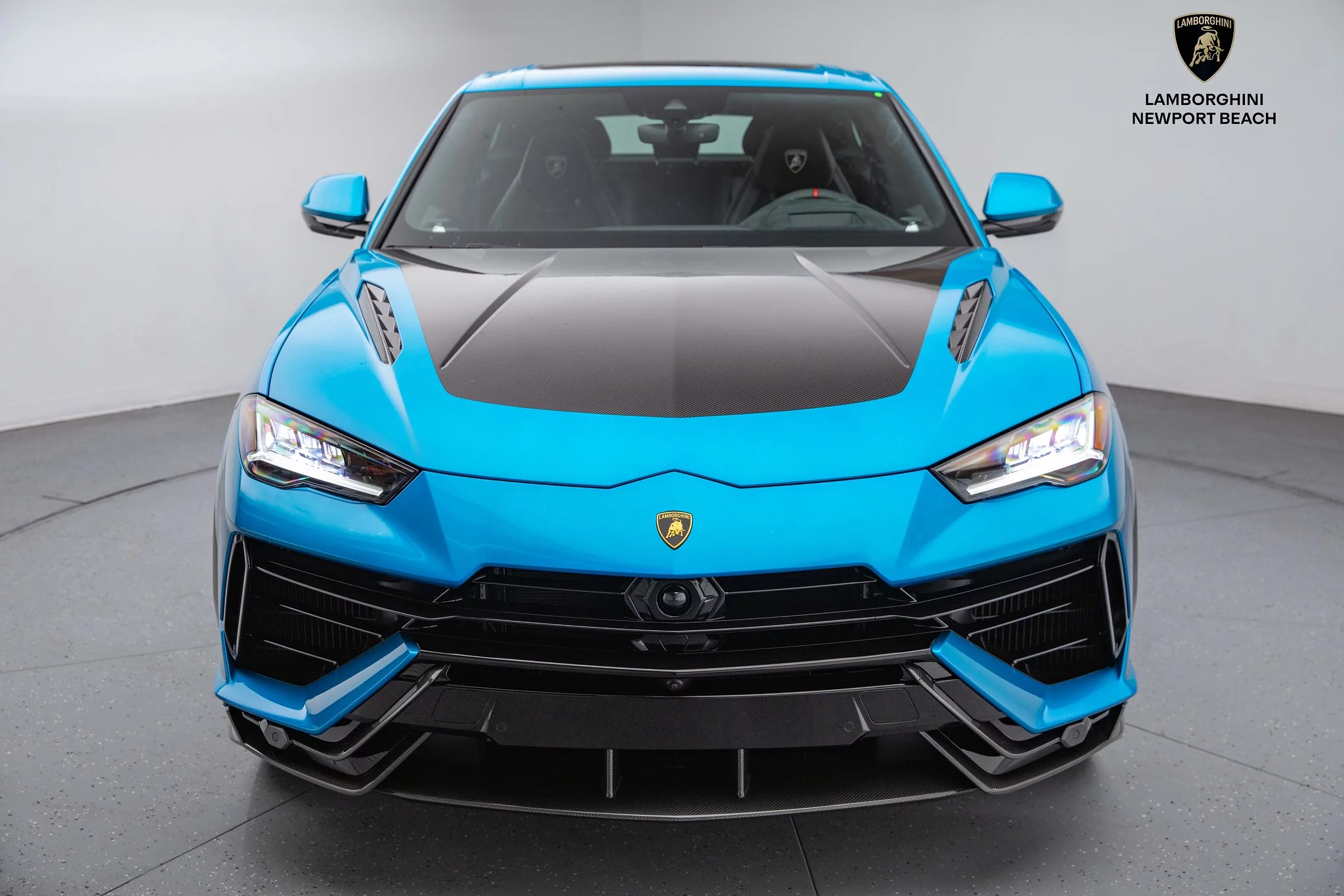 Blu Uranus Lamborghini Urus