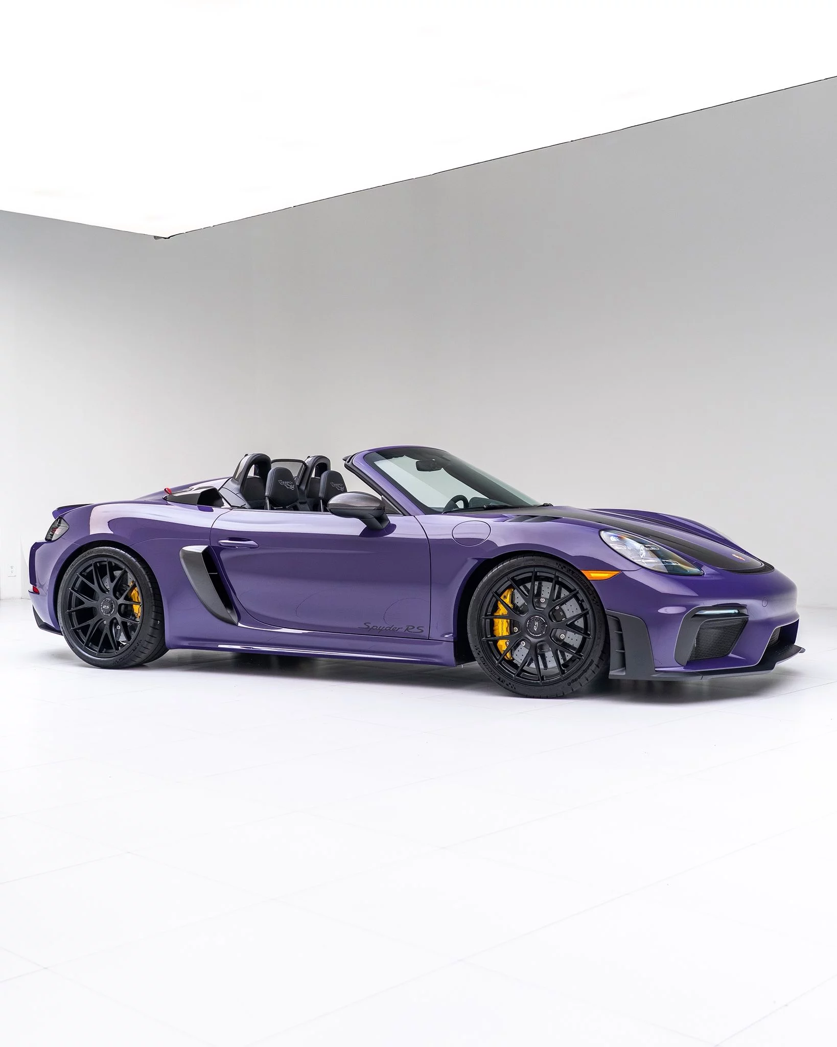 Ultraviolet Porsche 718 Spyder RS