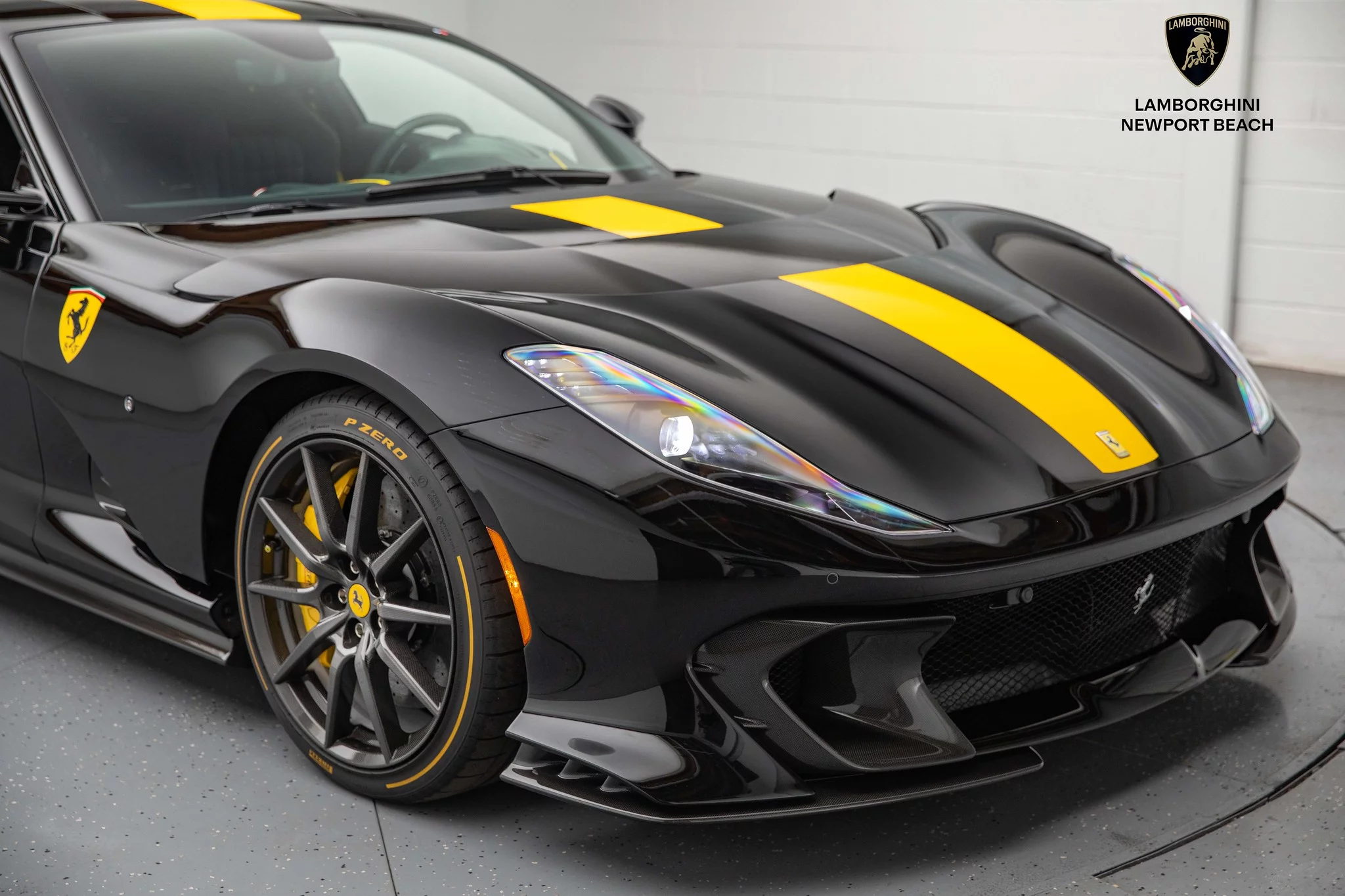 Nero DS Ferrari 812