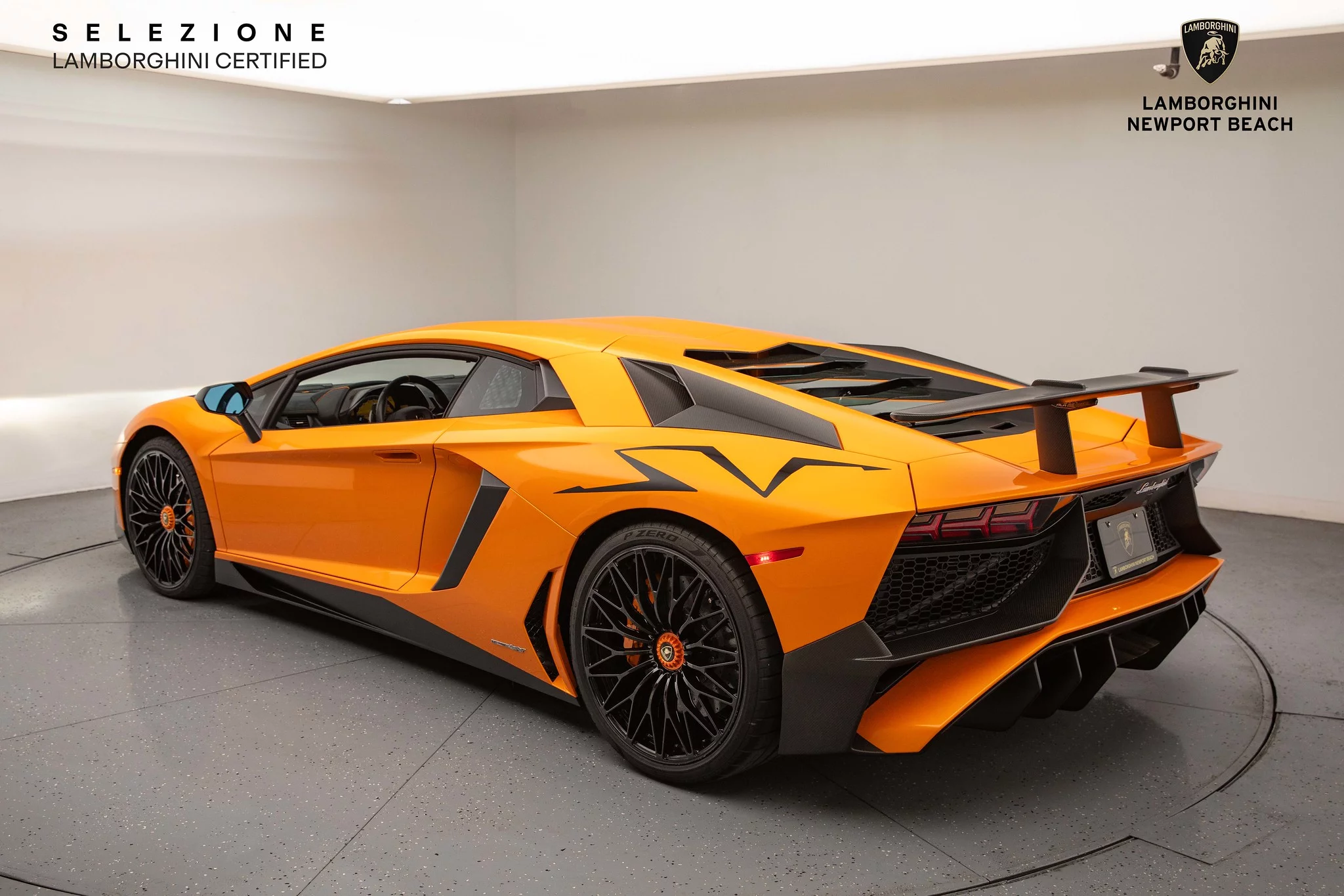 Arancio Atlas Lamborghini Aventador