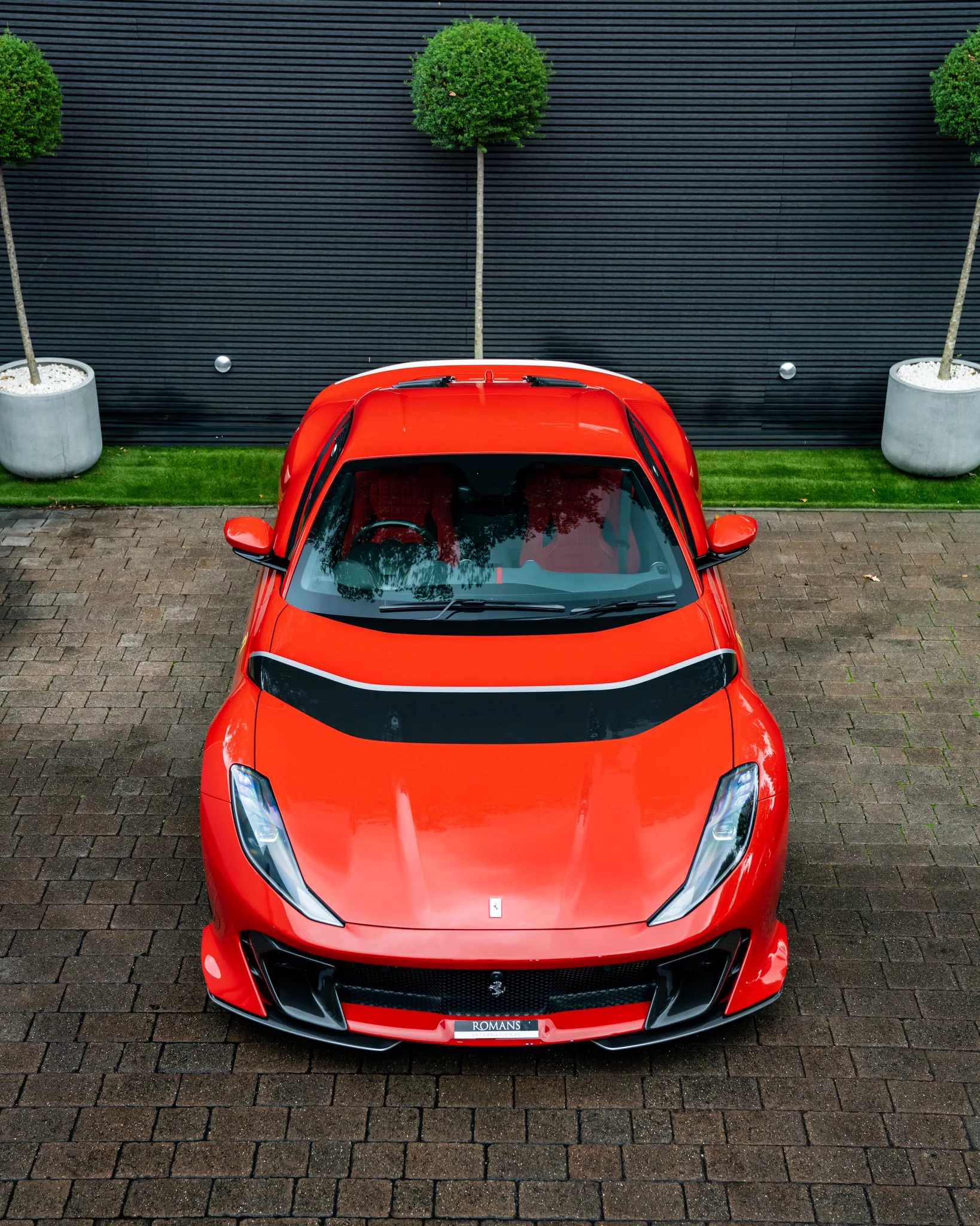 Rosso Cina Ferrari 812
