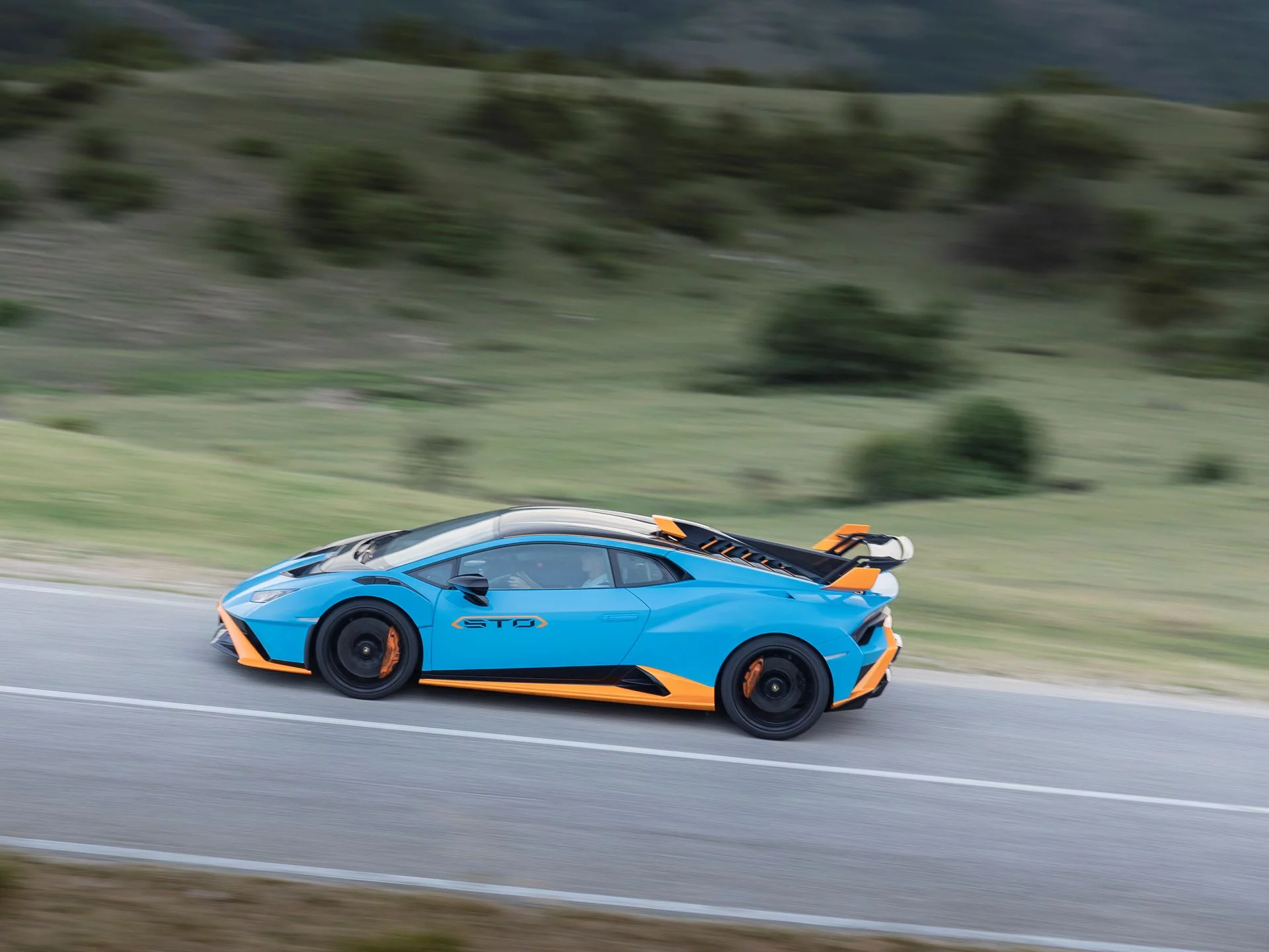 Blu Laufey Lamborghini Huracán