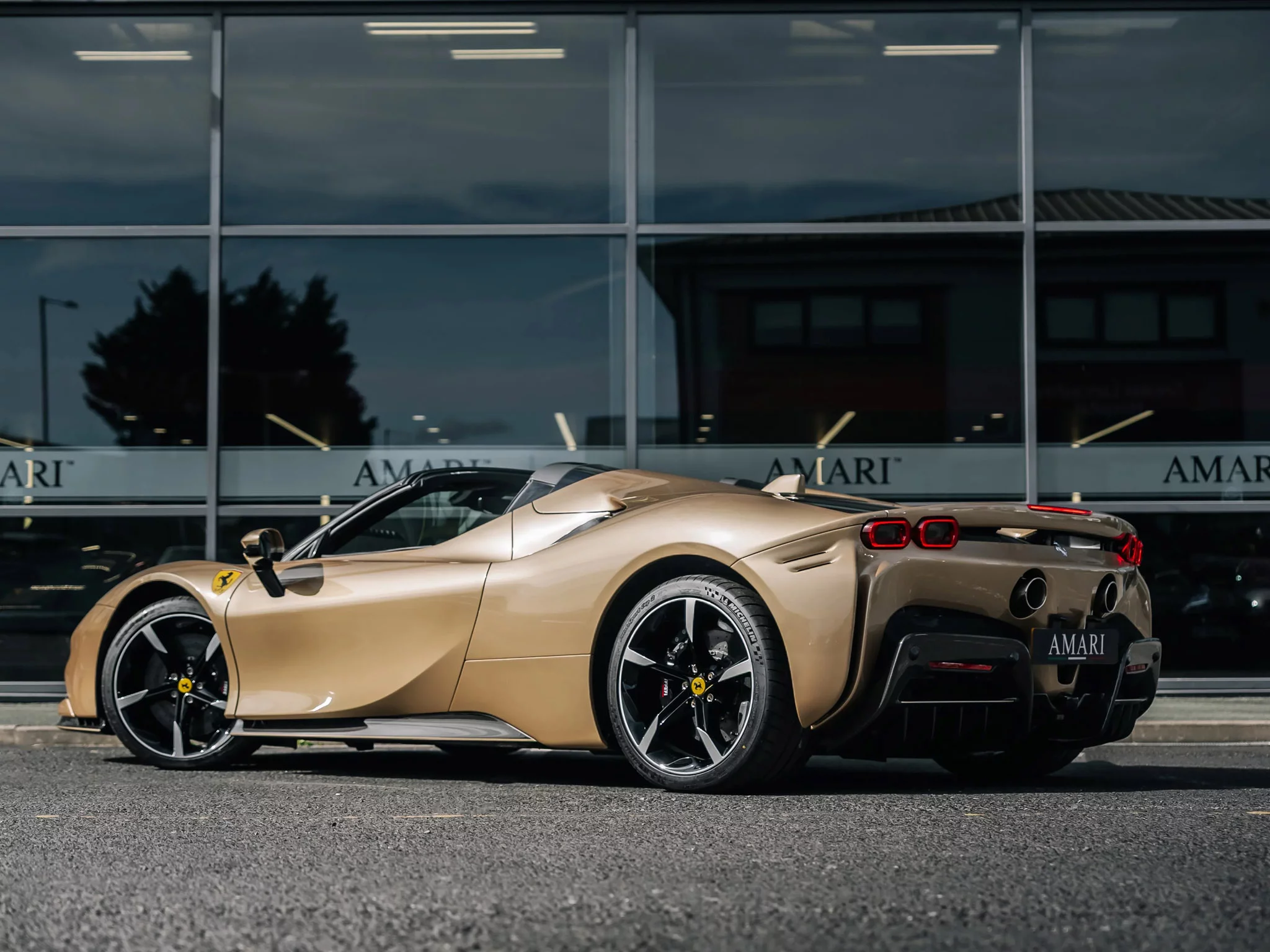 Oro Chiaro Ferrari SF90