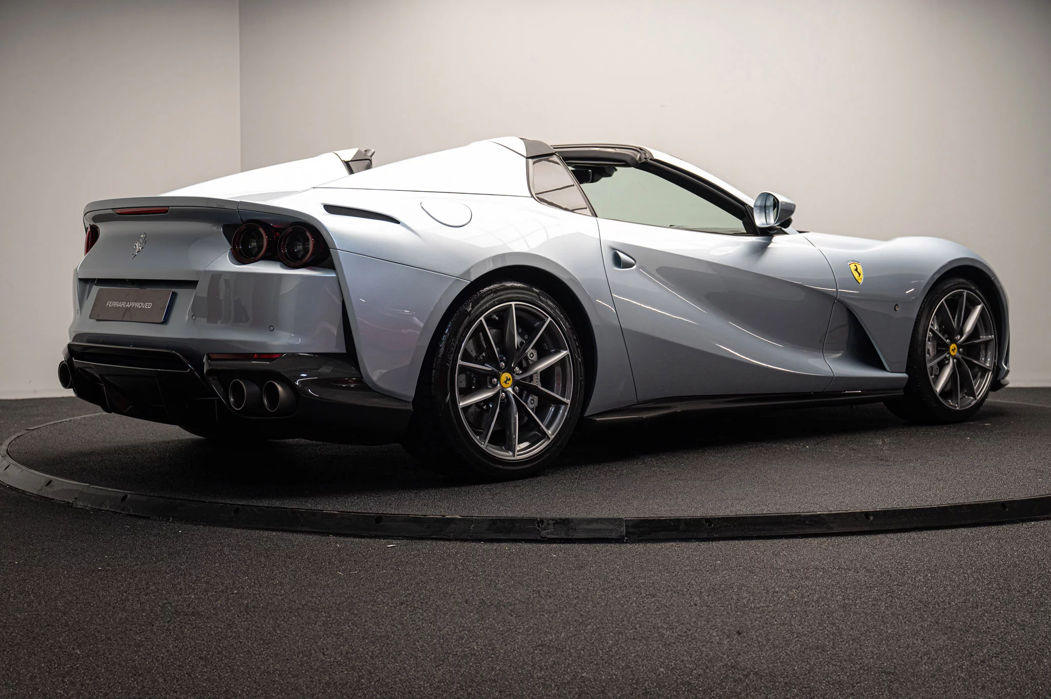 Grigio Alloy Ferrari 812