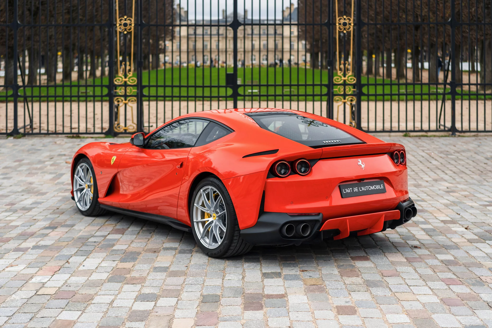 Rosso Dino Ferrari 812