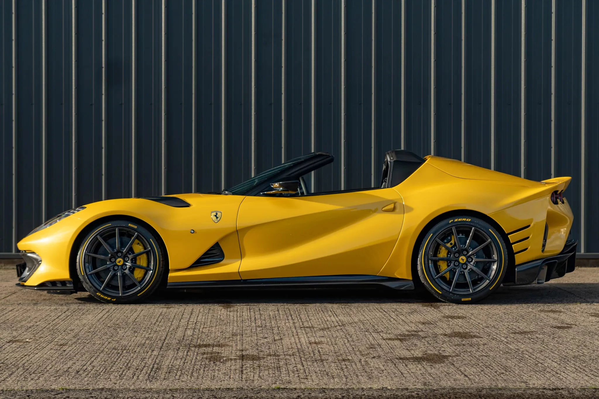 Giallo Triplo Strato Ferrari 812