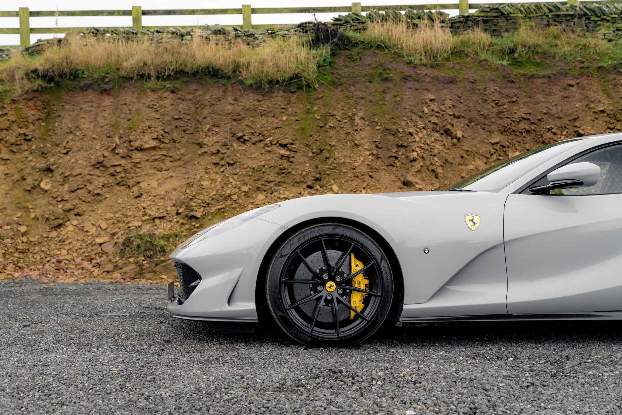 Grigio Squalo Ferrari 812