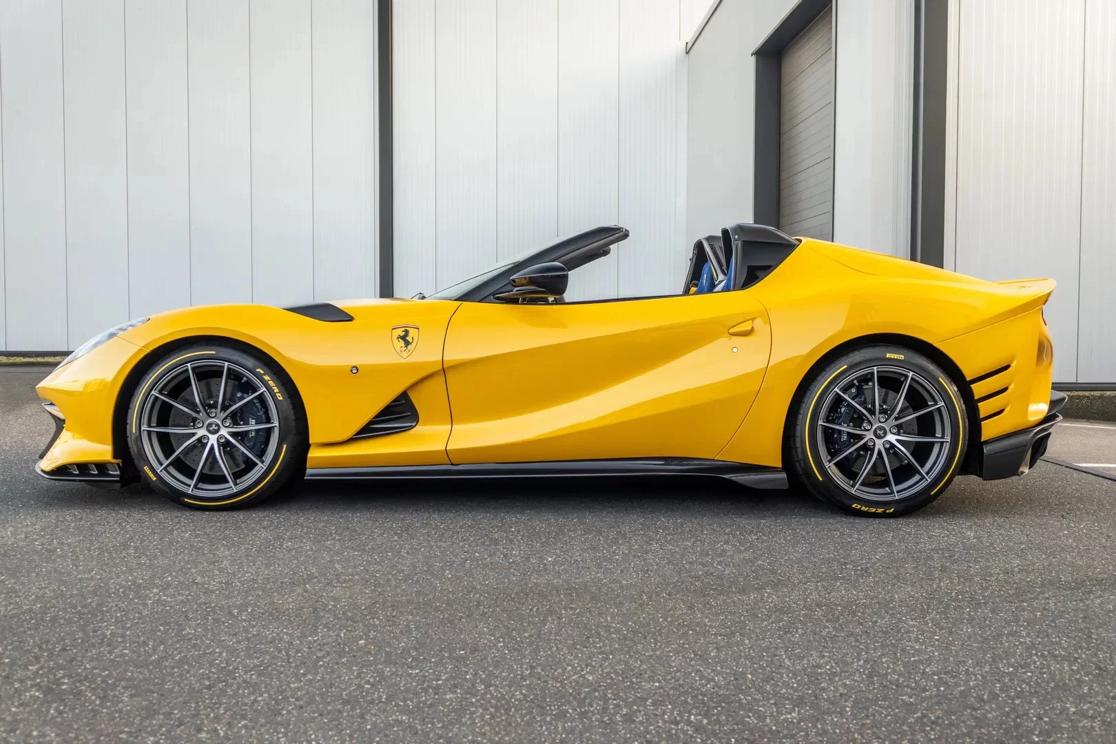 Ardilla Amarillo Ferrari 812