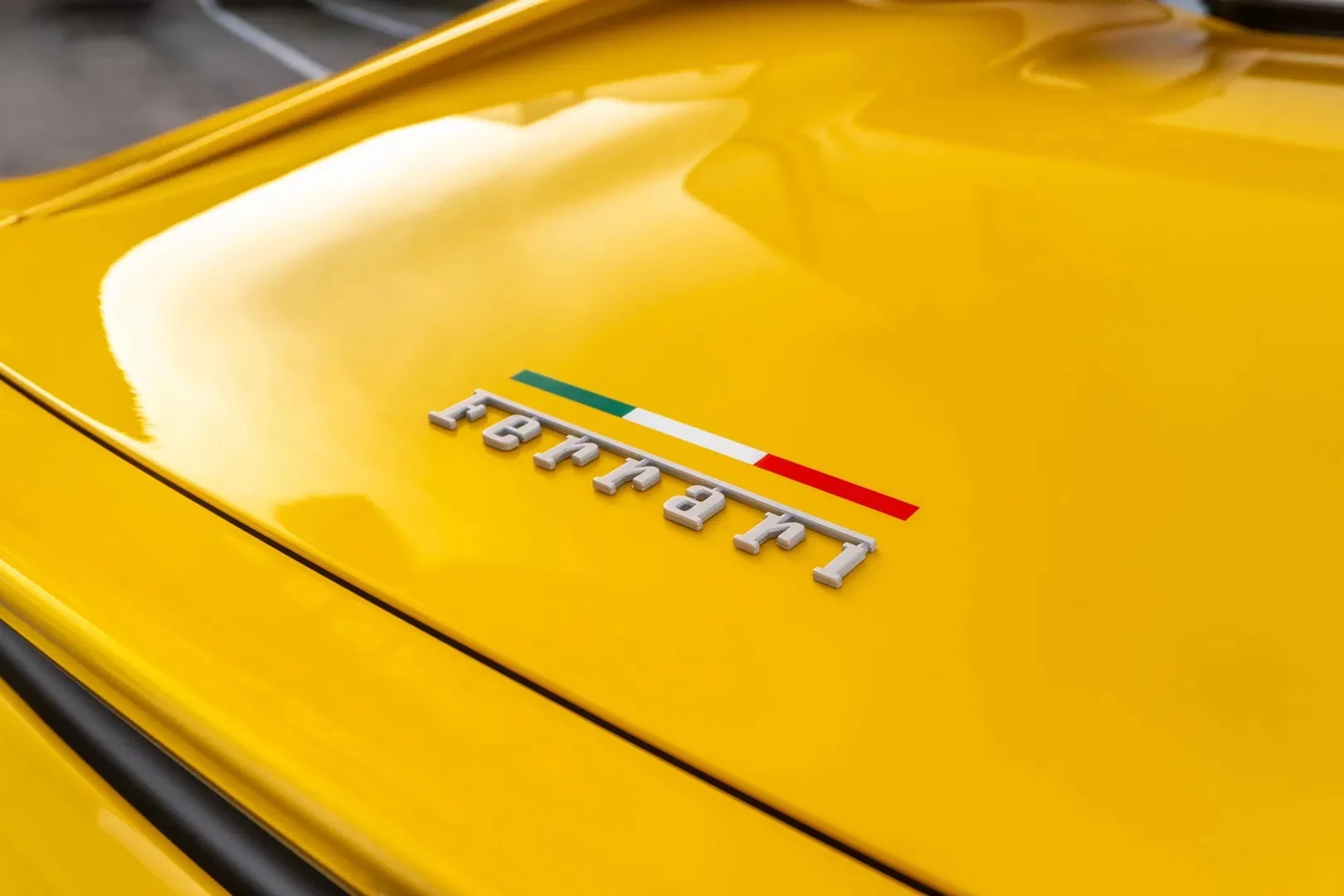 Ardilla Amarillo Ferrari 812