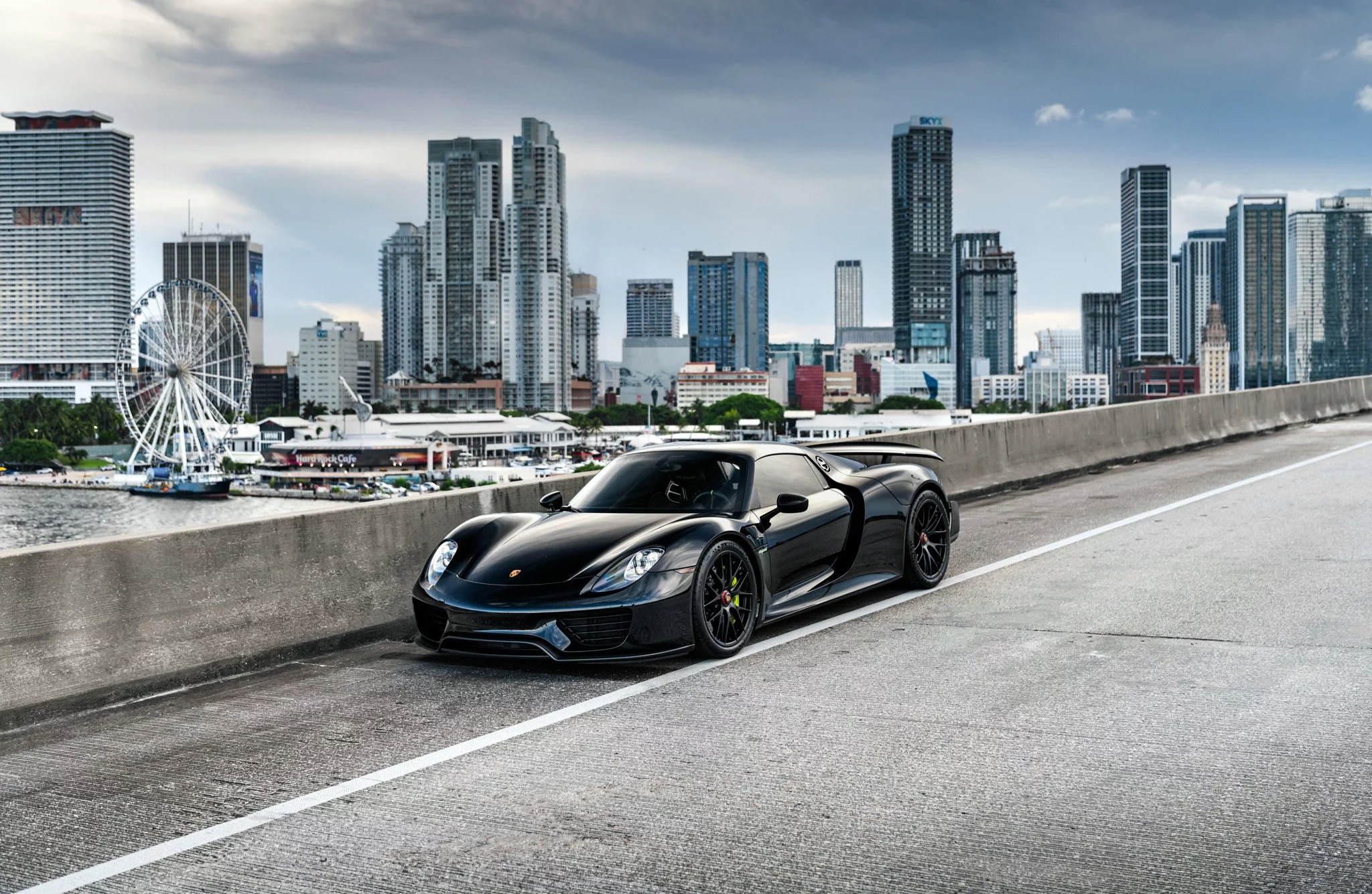 Black Porsche 918 Spyder