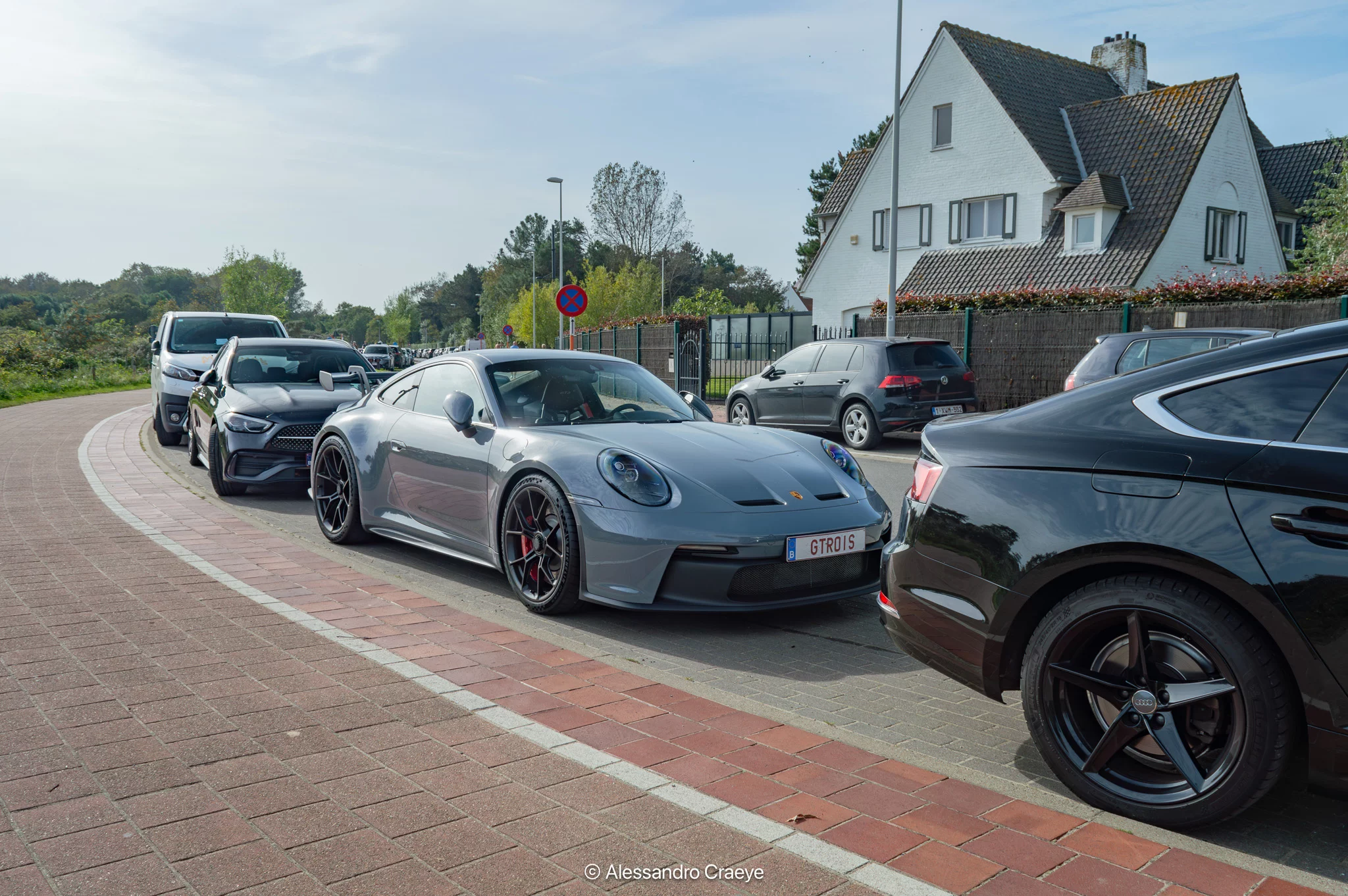 Arctic Grey Porsche 911 GT3