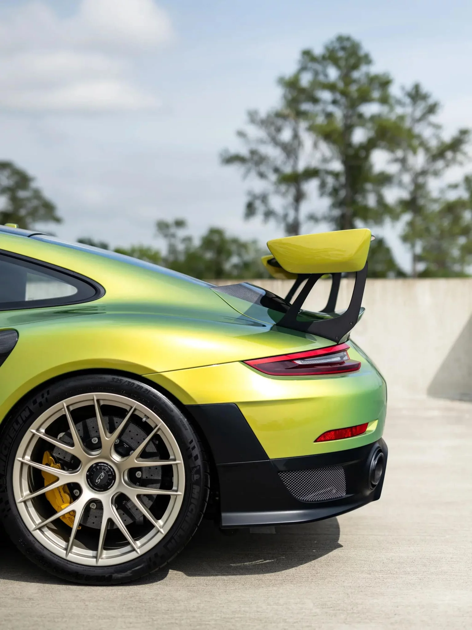 Python Green Chromaflair Porsche 911 GT2 RS