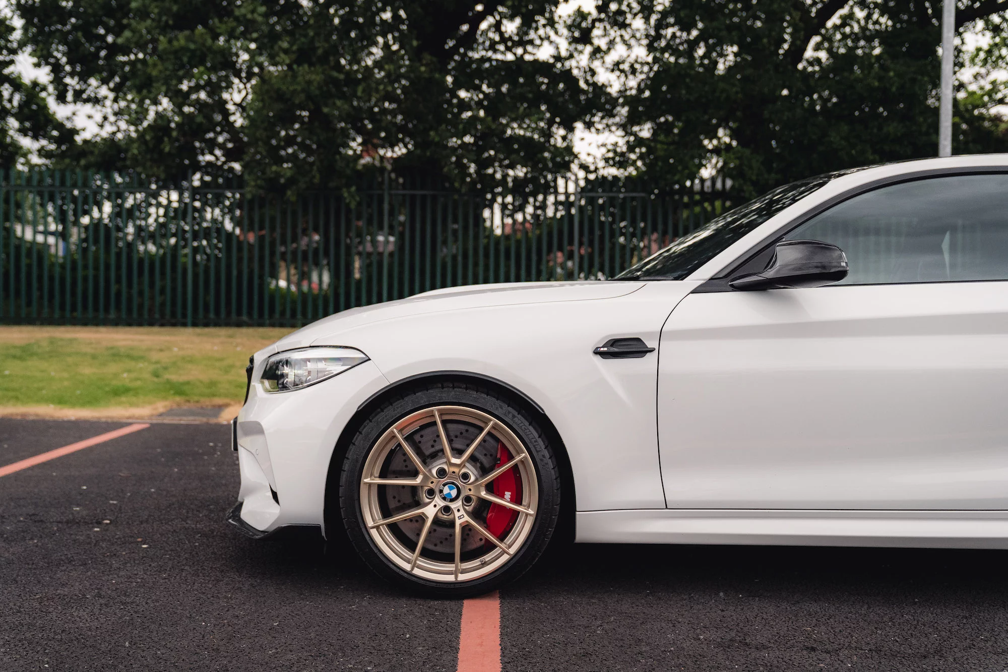 Alpine White III BMW M2