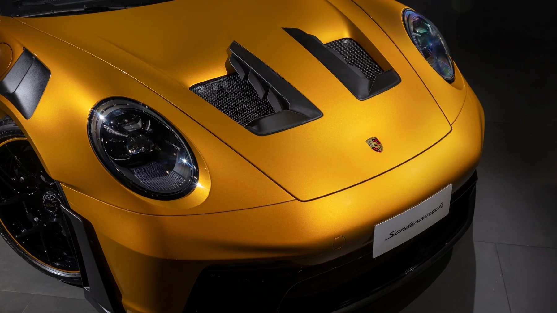 Explosive Gold Chromaflair Porsche 911 GT3 RS