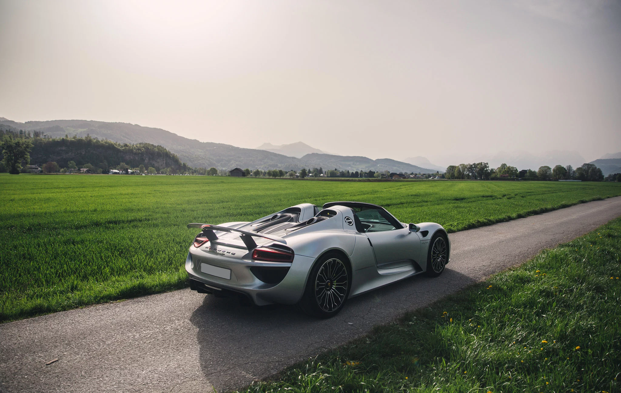 Rhodium Silver Metallic Porsche 918 Spyder