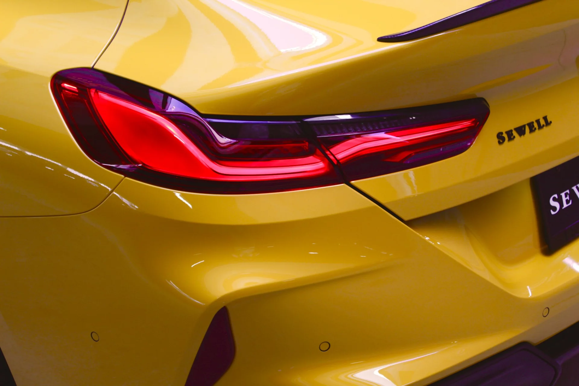 Atacama Yellow BMW M8