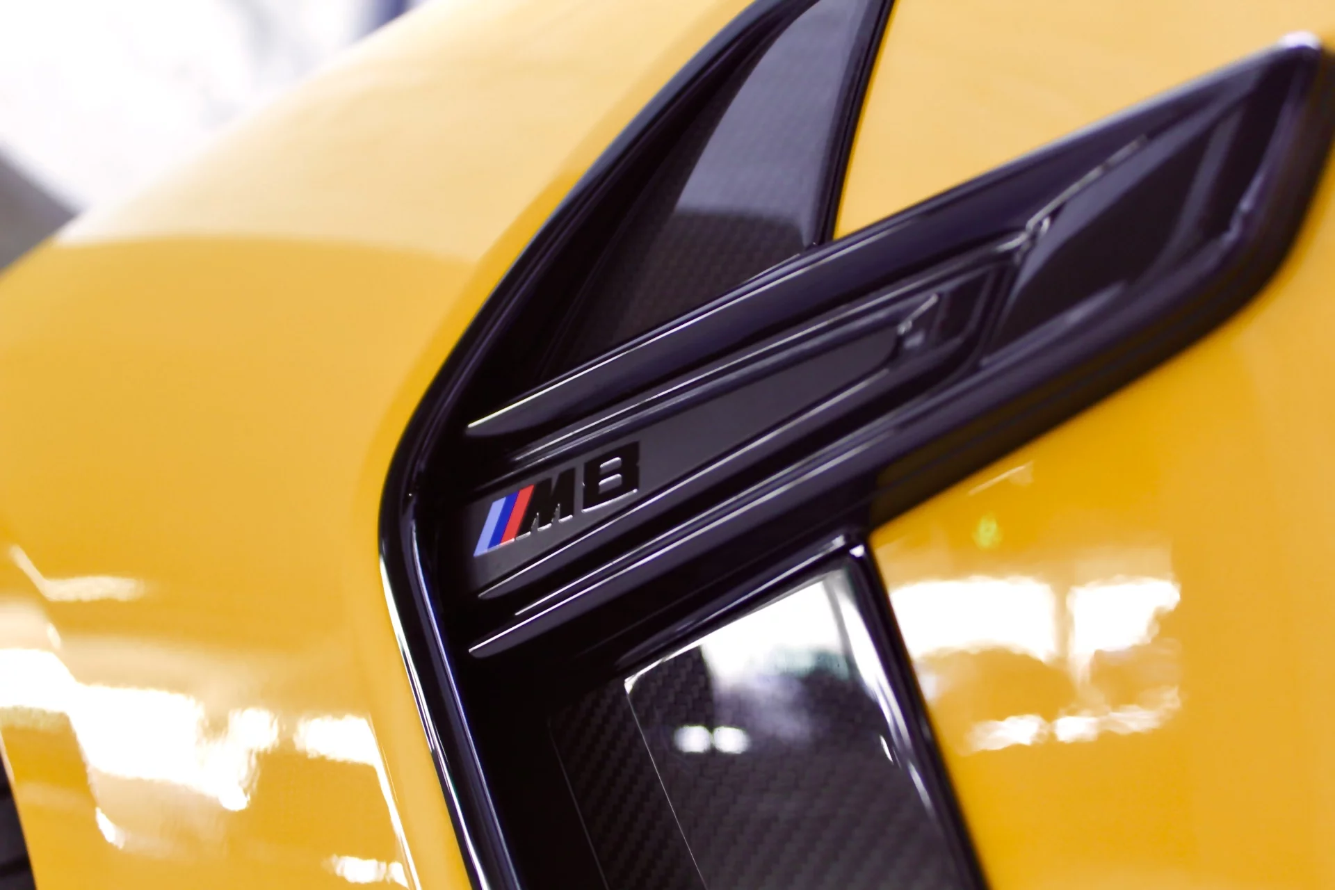 Atacama Yellow BMW M8