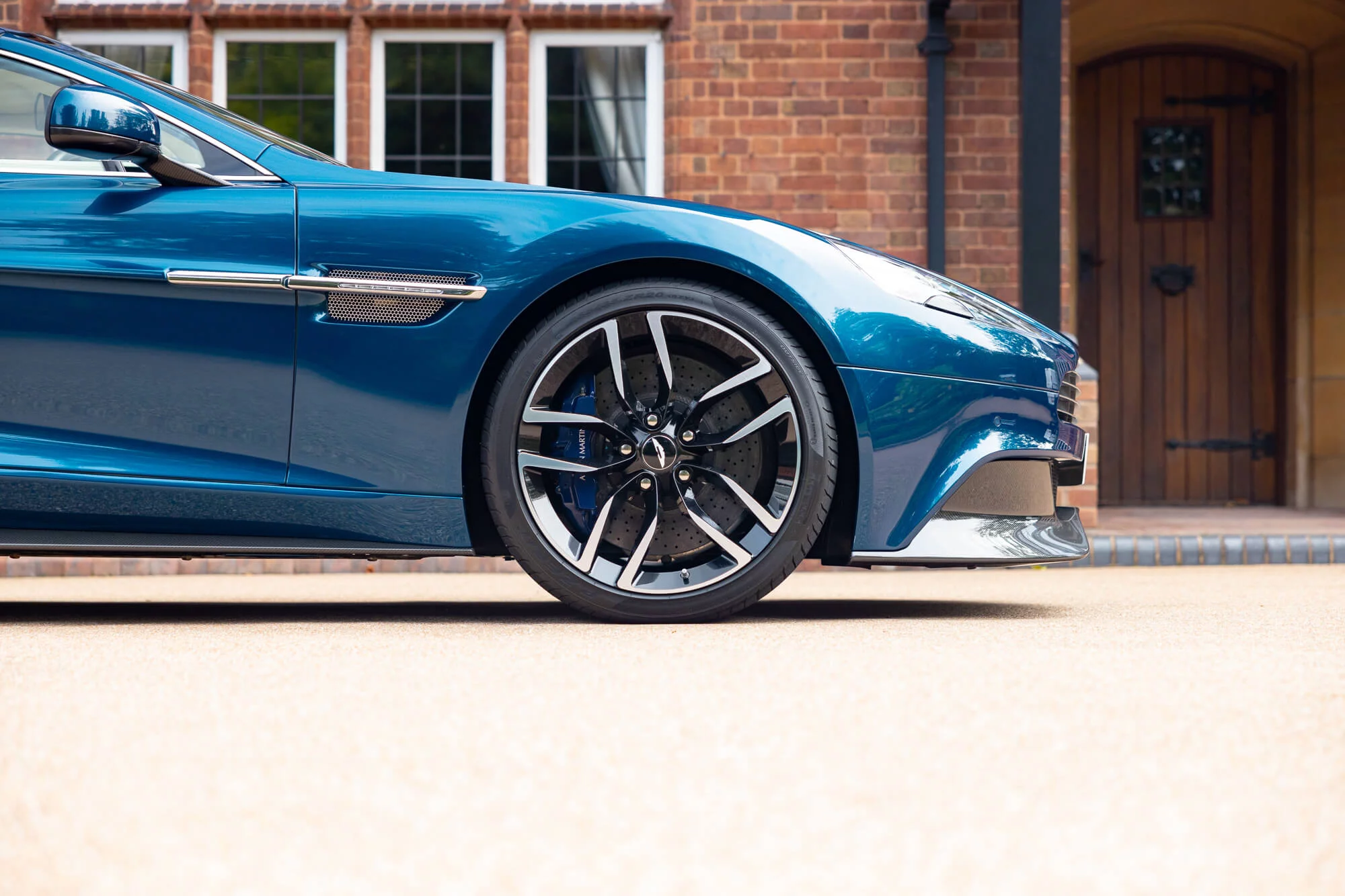 Ocellus Teal Aston Martin Vanquish