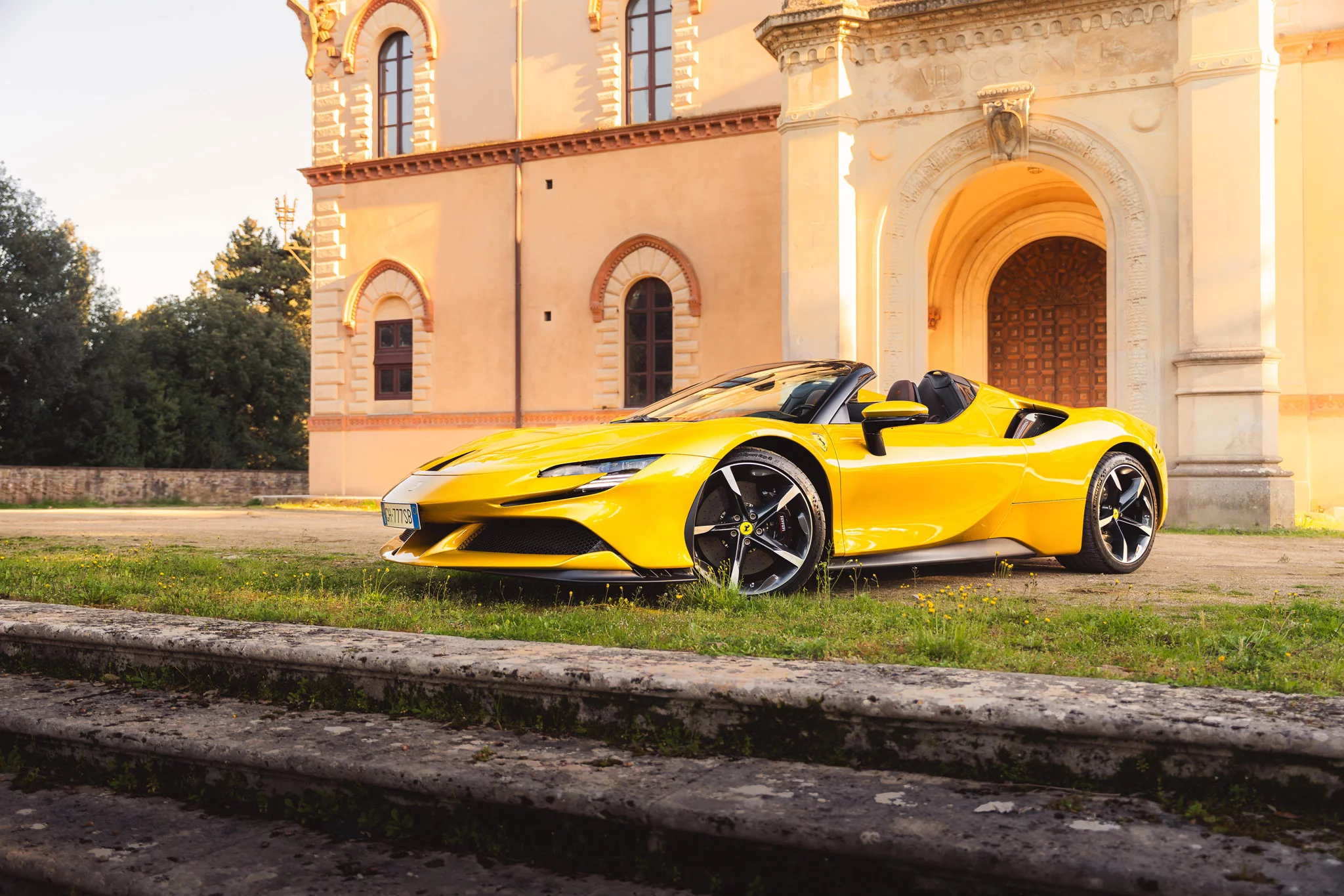 Giallo Montecarlo Ferrari SF90