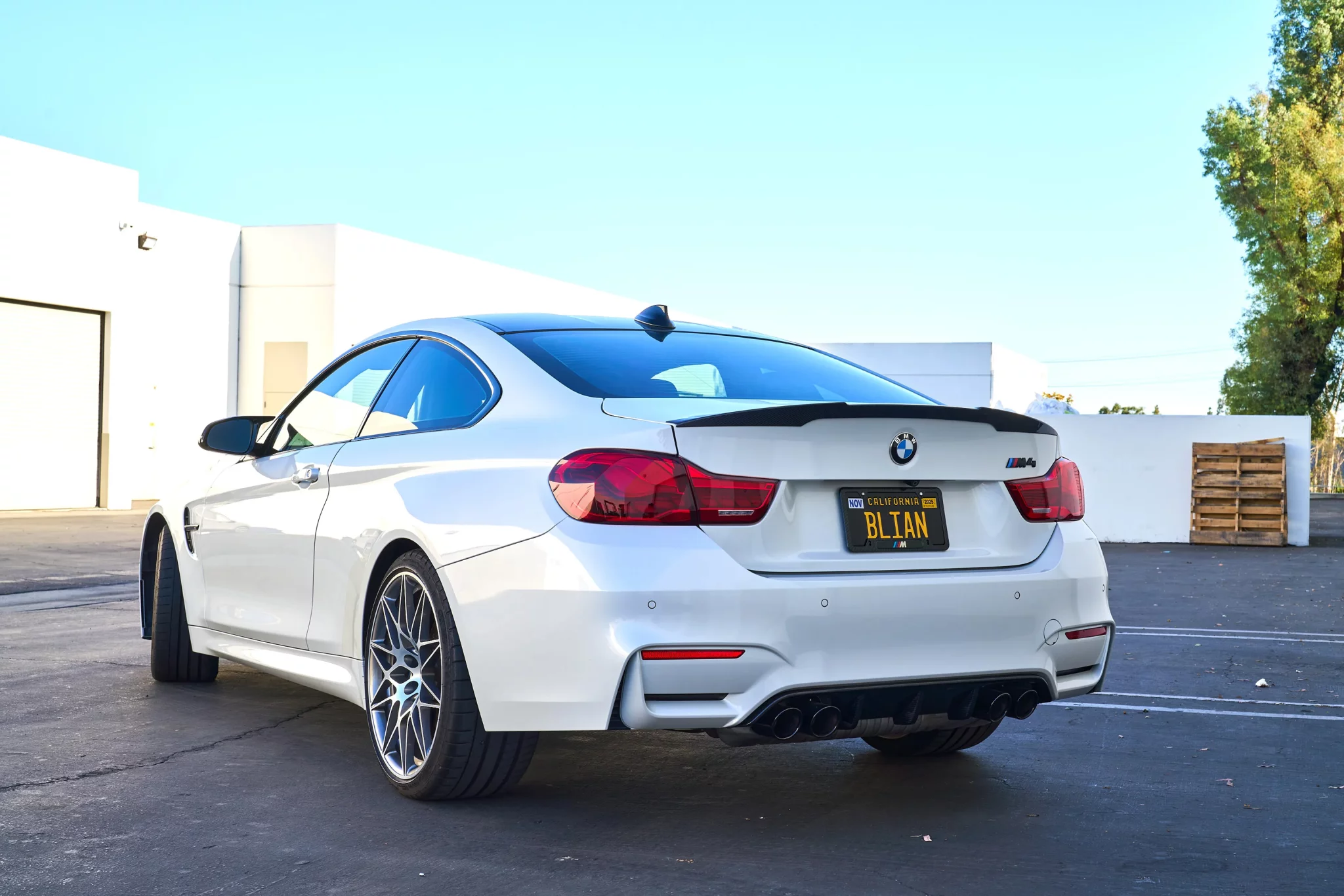 Mineral White BMW M4