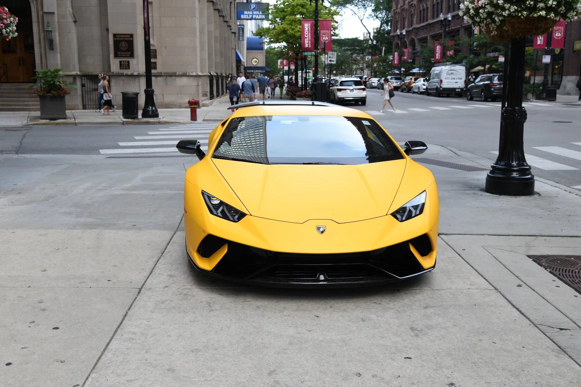 Giallo Horus Lamborghini Huracán