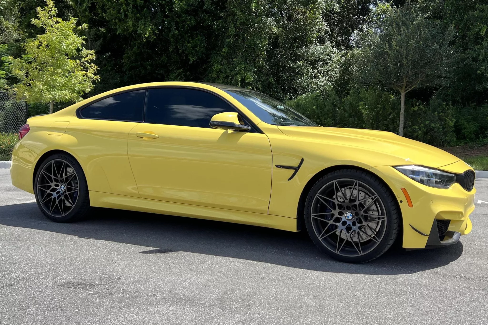 Dakar Yellow II BMW M4
