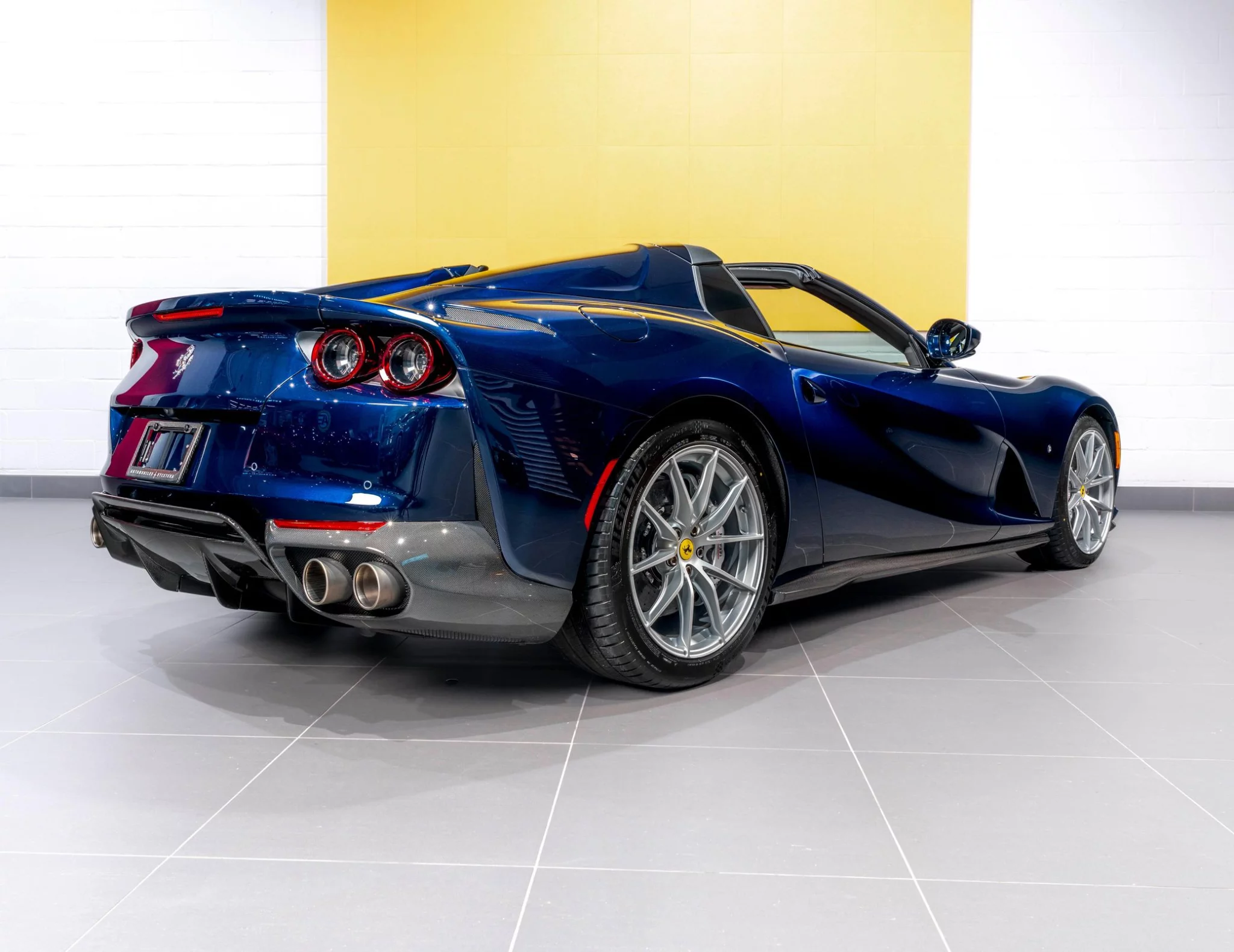 Blu Montreal Ferrari 812