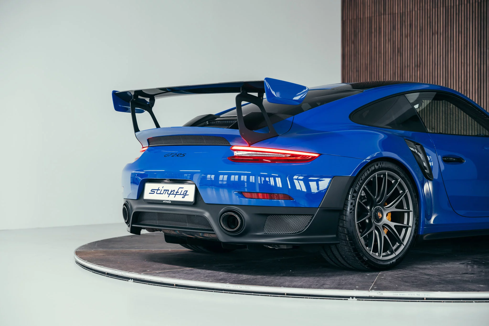 Club Blue Porsche 911 GT2 RS
