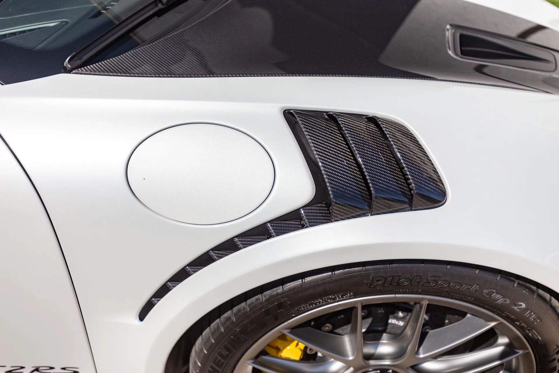 Oryx White Porsche 911 GT2 RS