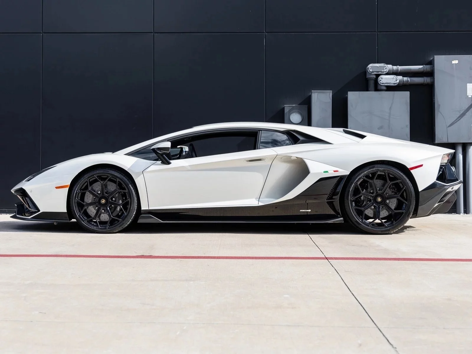 Balloon White Lamborghini Aventador