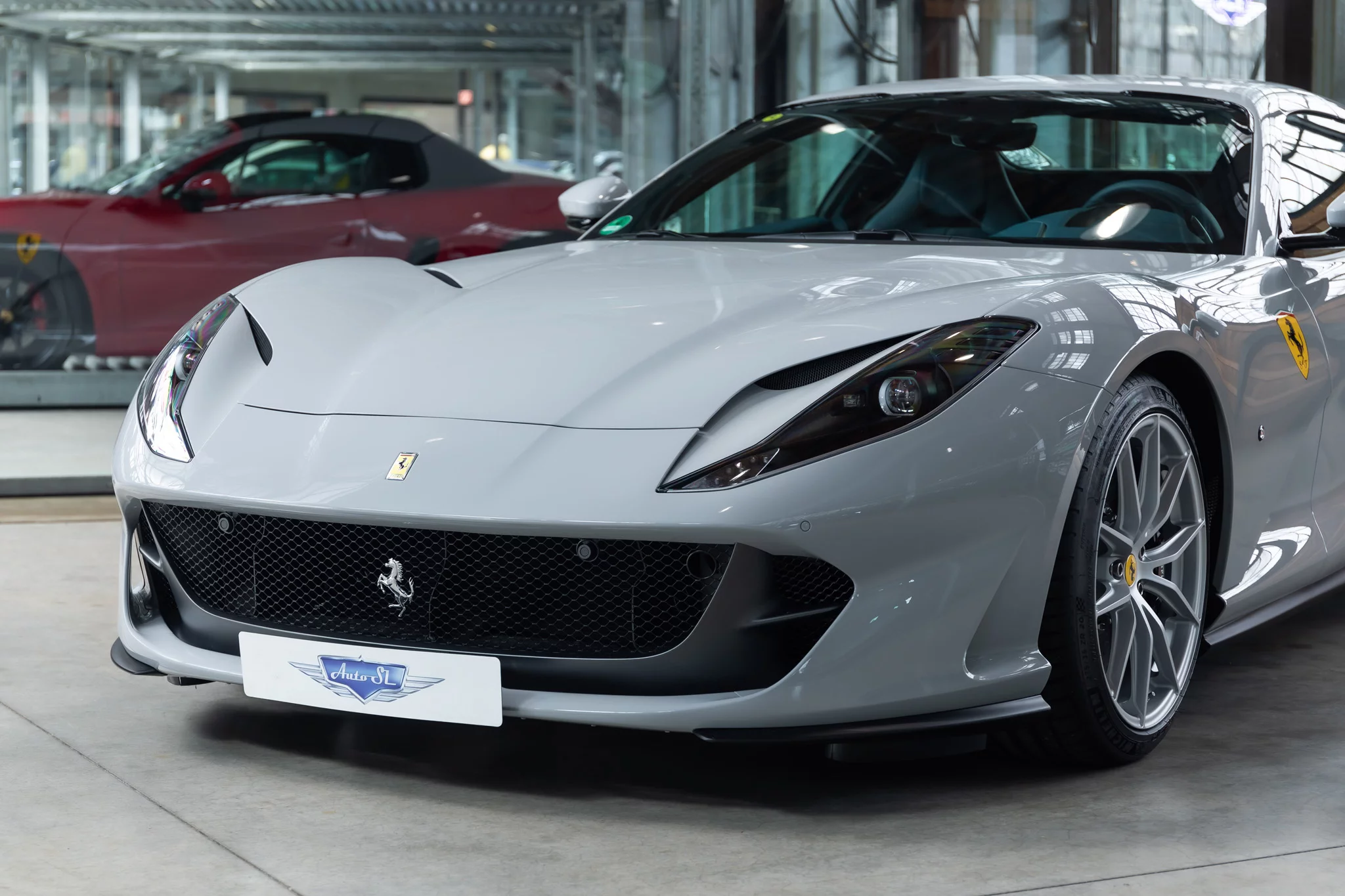Grigio Squalo Ferrari 812