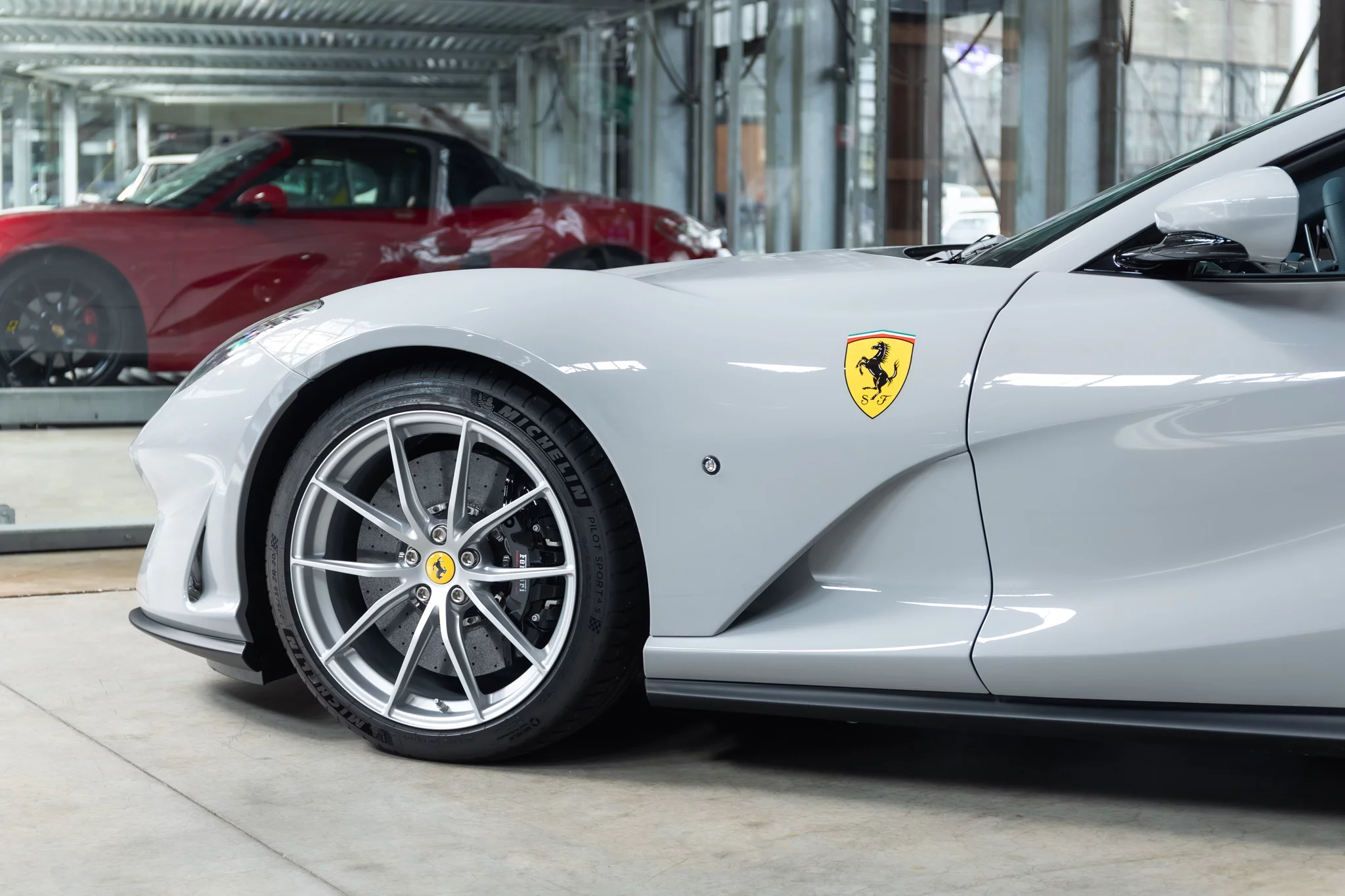 Grigio Squalo Ferrari 812