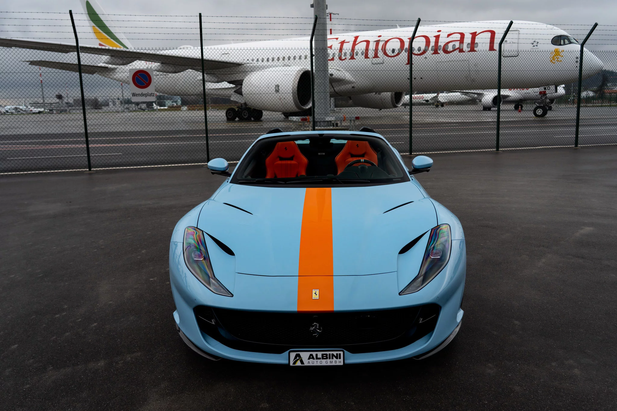Azzurro La Plata Ferrari 812