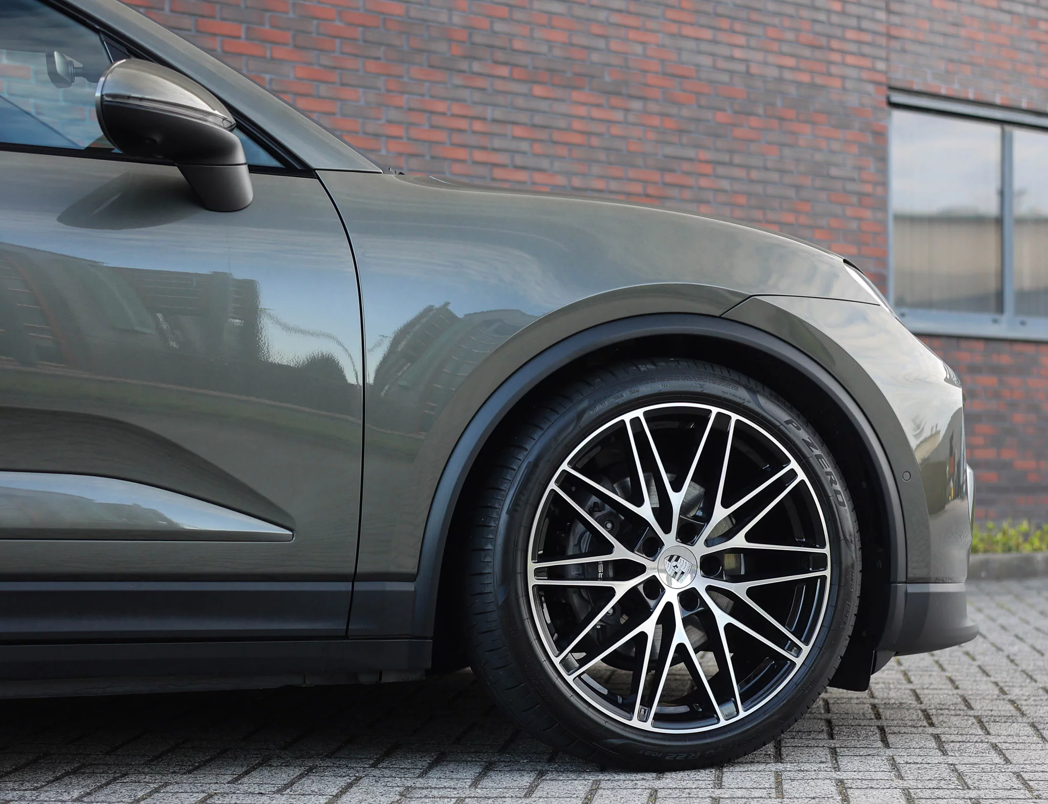 Aventurine Green Metallic Porsche Macan Electric