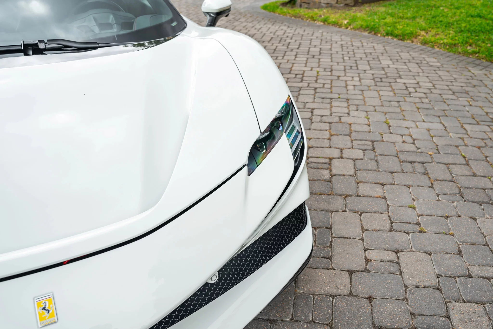 Bianco Avus Ferrari SF90