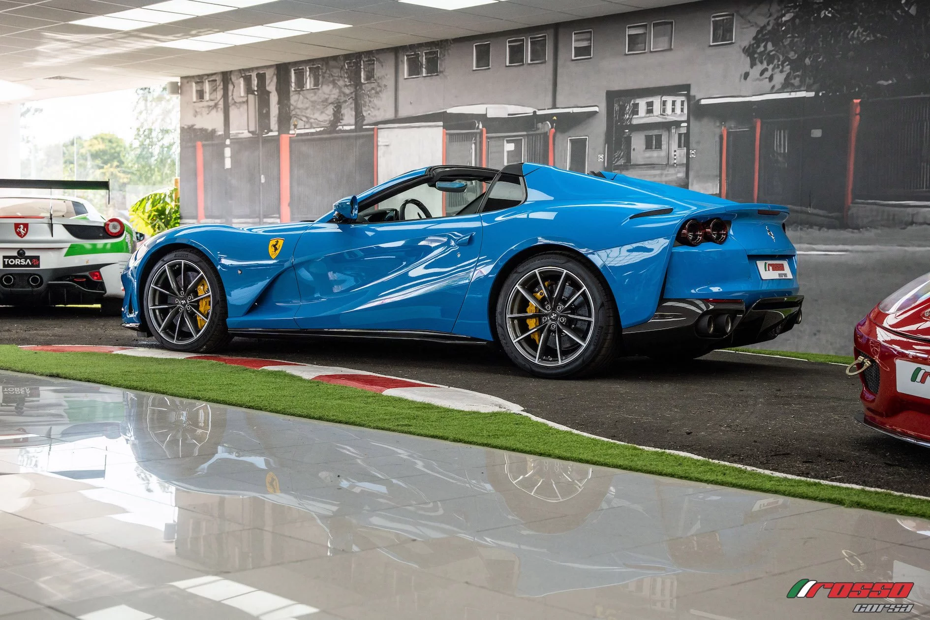Azzurro Lechler Ferrari 812