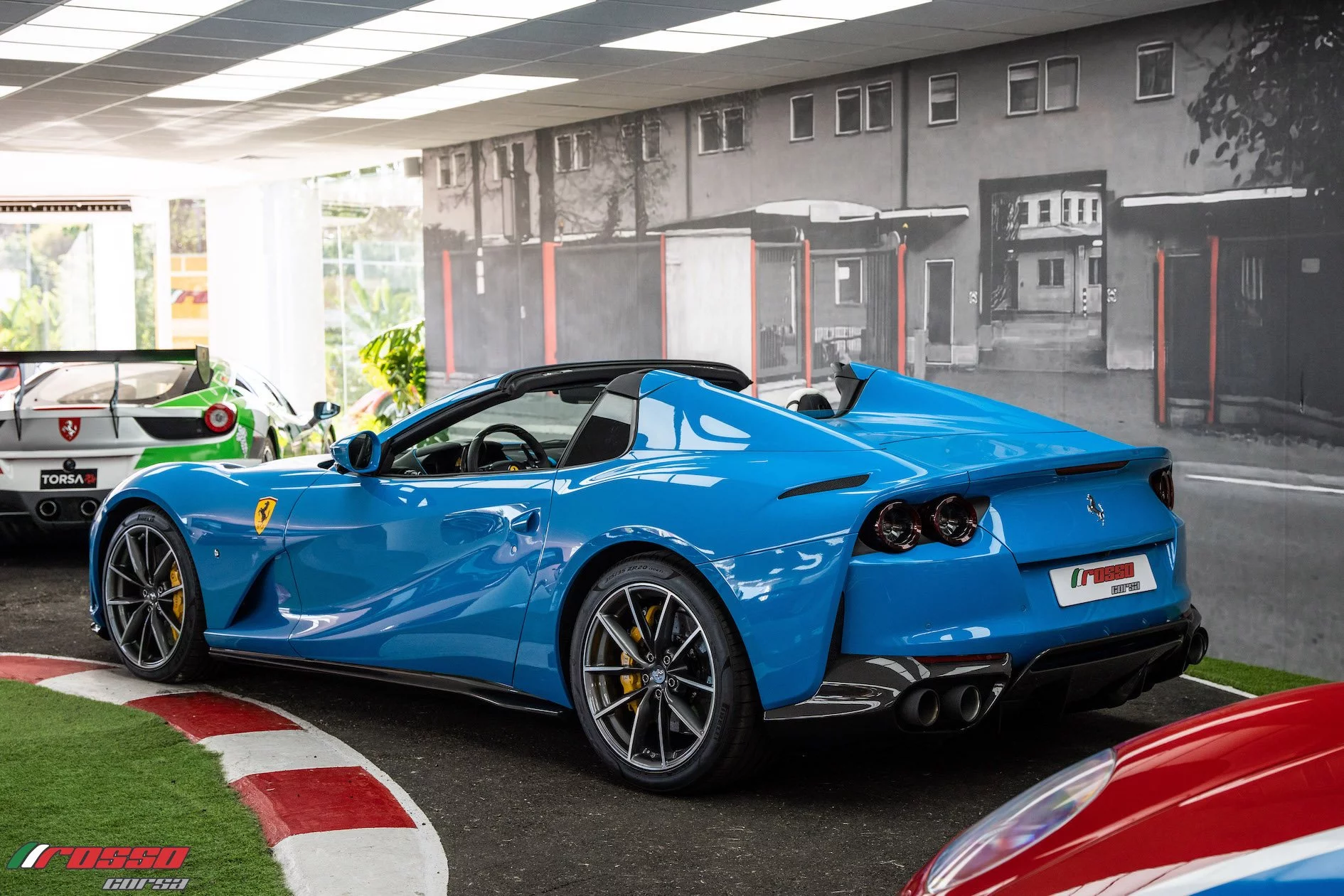 Azzurro Lechler Ferrari 812
