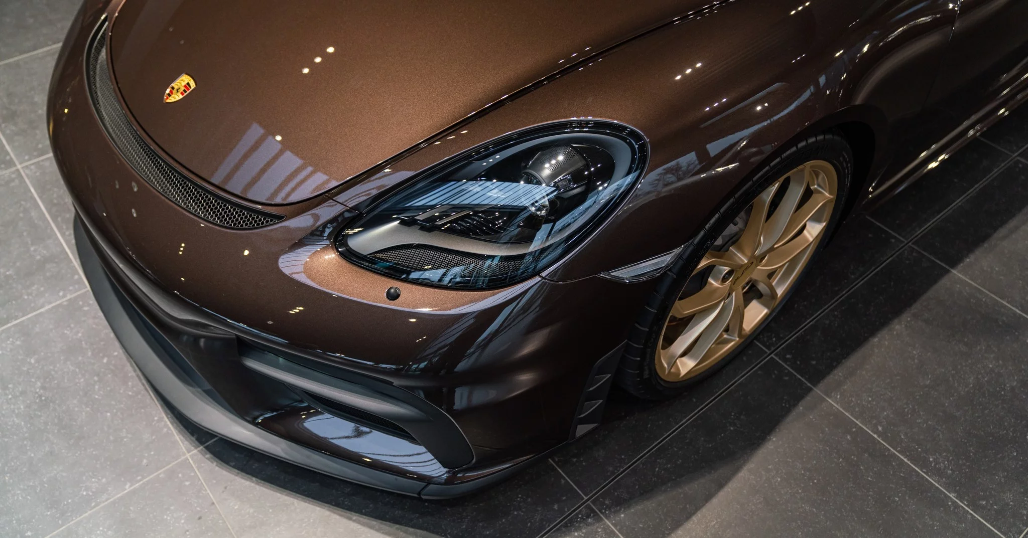 Macadamia Metallic Porsche 718 Cayman GT4