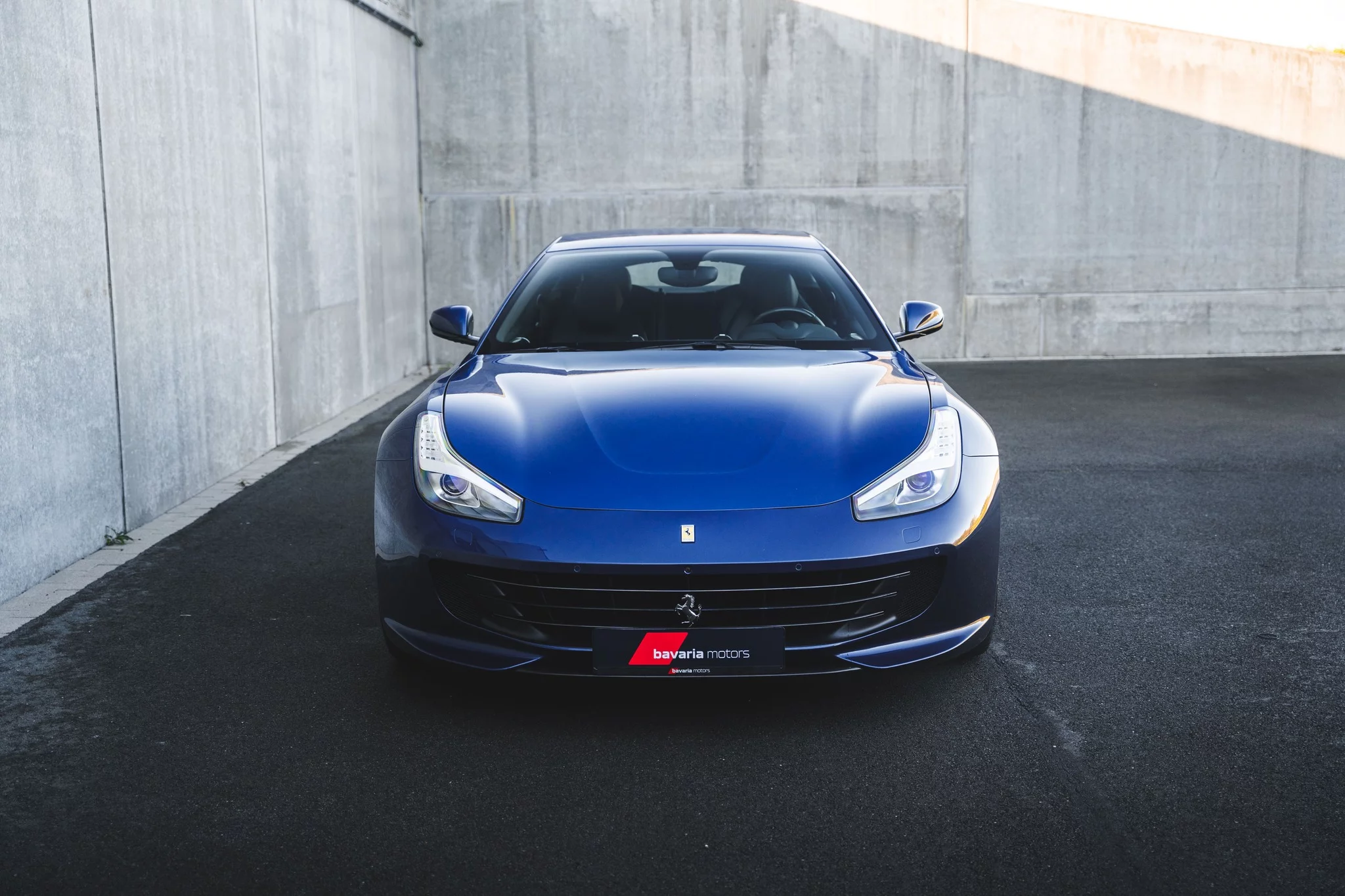 Blu Tour de France Ferrari GTC4Lusso